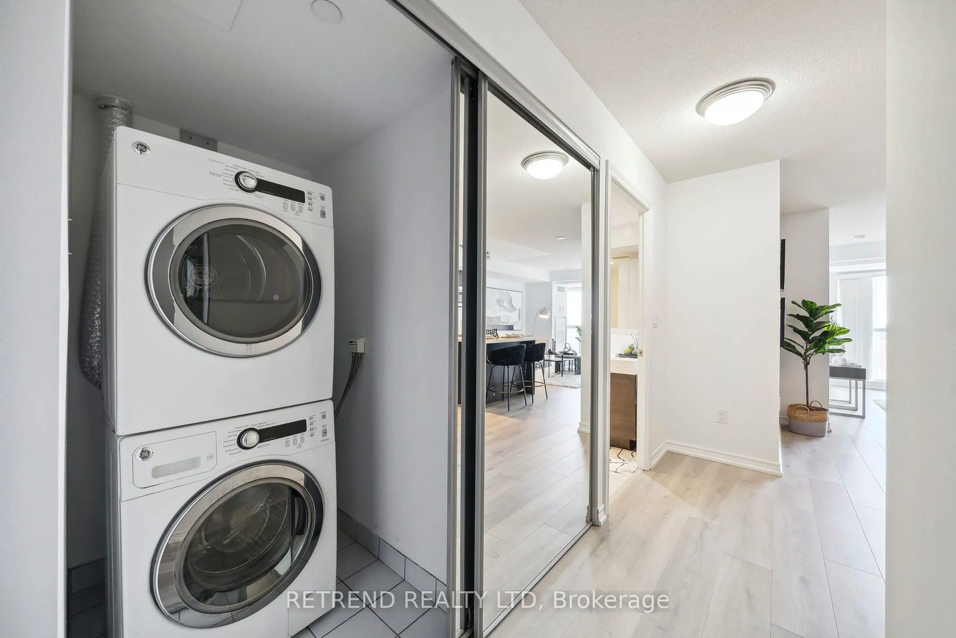 386 Yonge Street, #1004