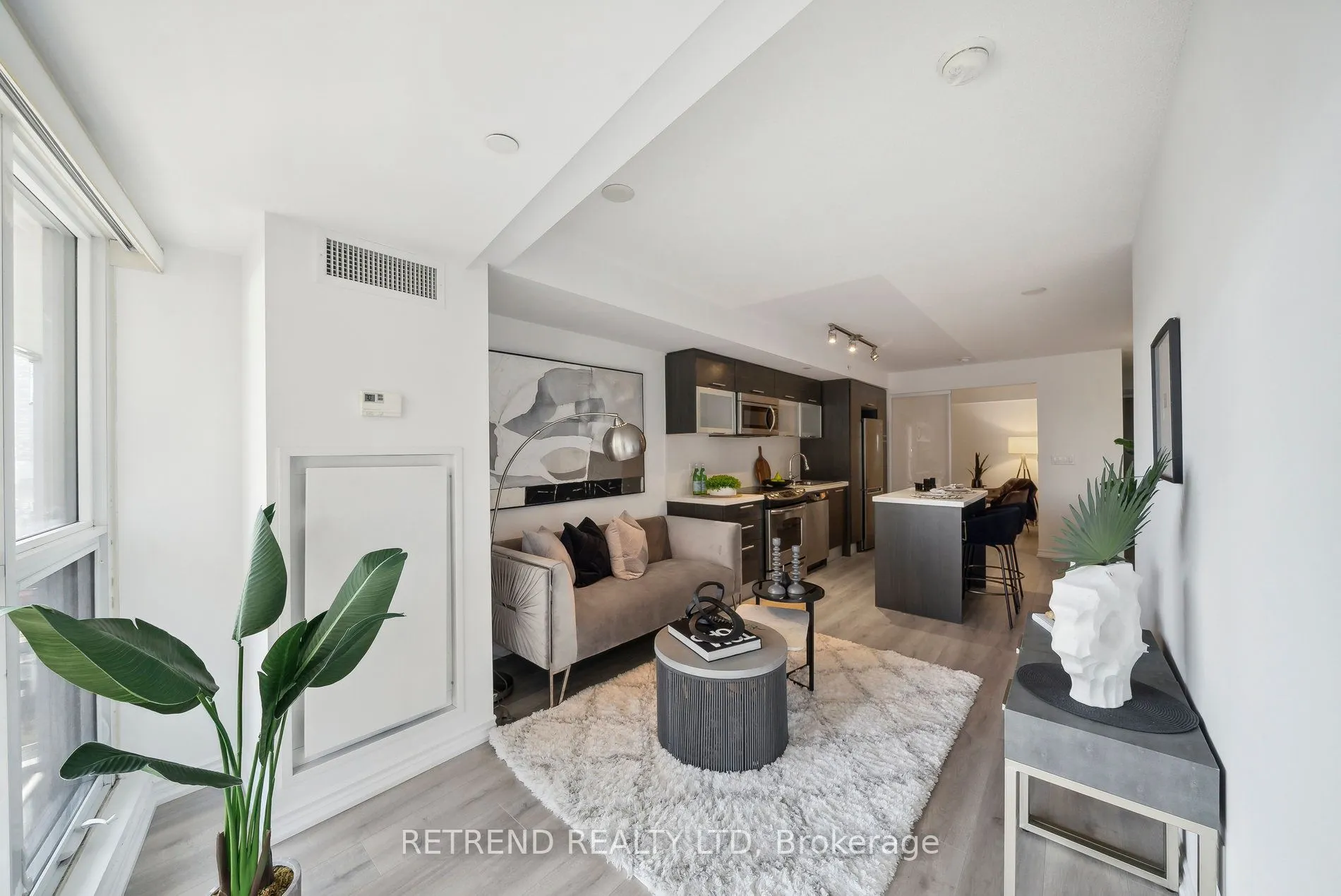 386 Yonge Street, #1004