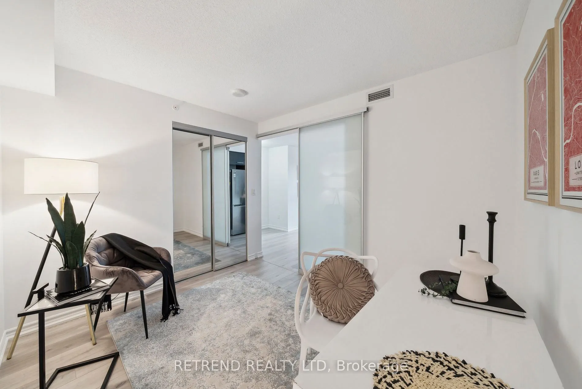 386 Yonge Street, #1004