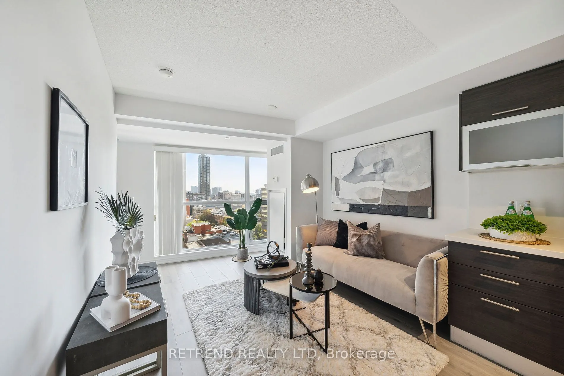 386 Yonge Street, #1004