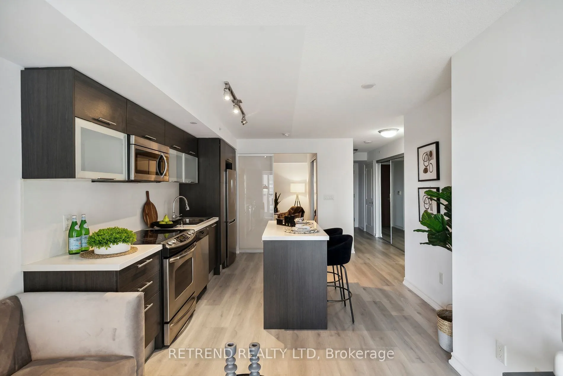 386 Yonge Street, #1004