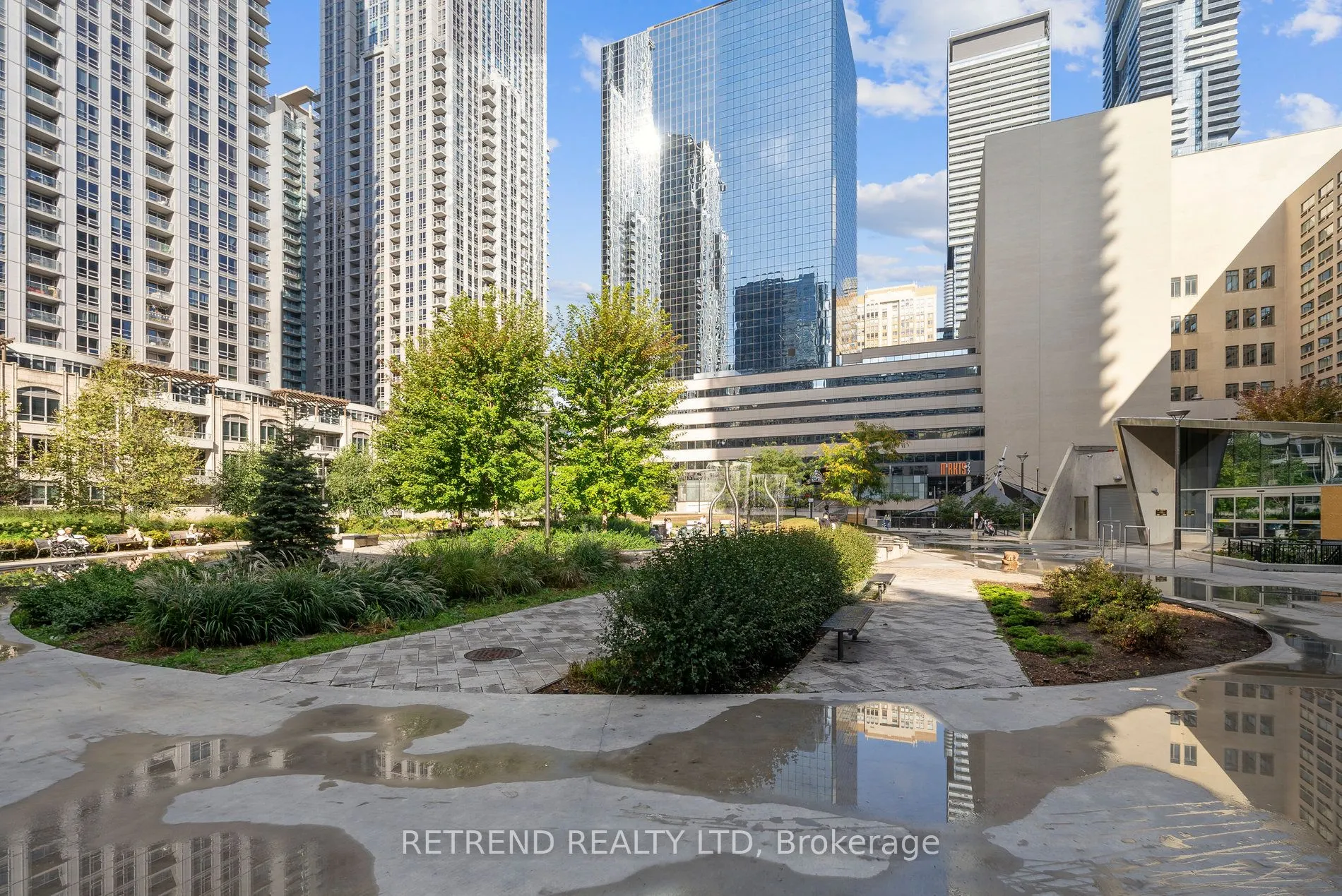 386 Yonge Street, #1004
