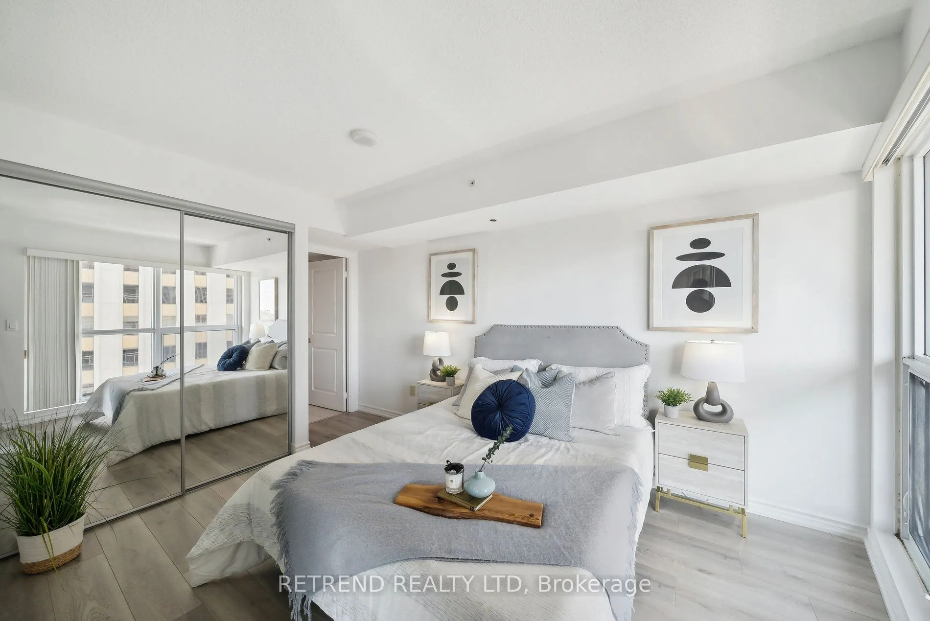 386 Yonge Street, #1004