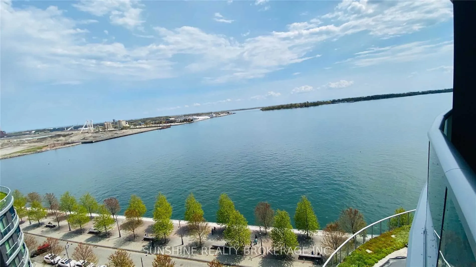 1 Edgewater Drive, #Ph05