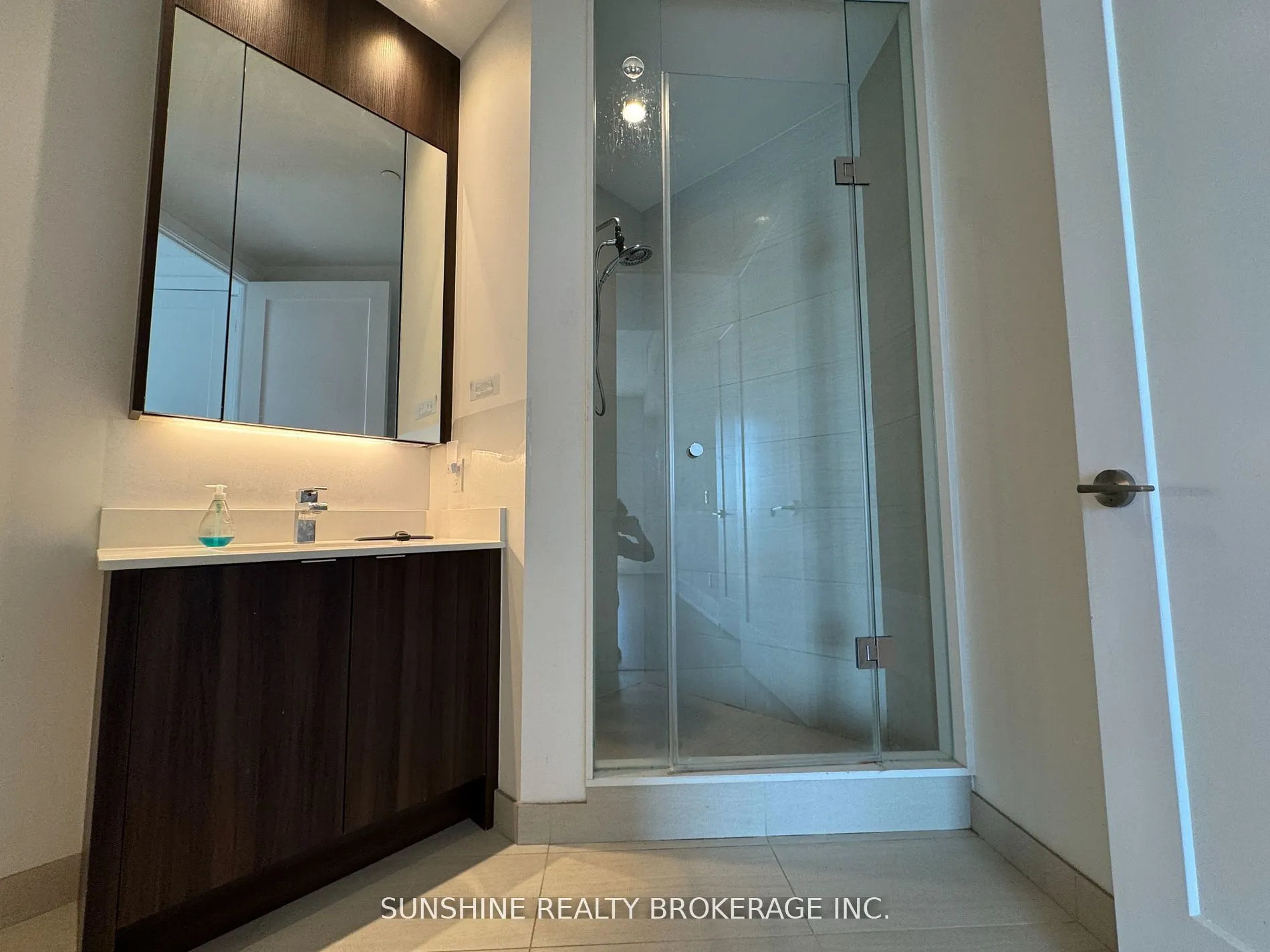 1 Edgewater Drive, #Ph05