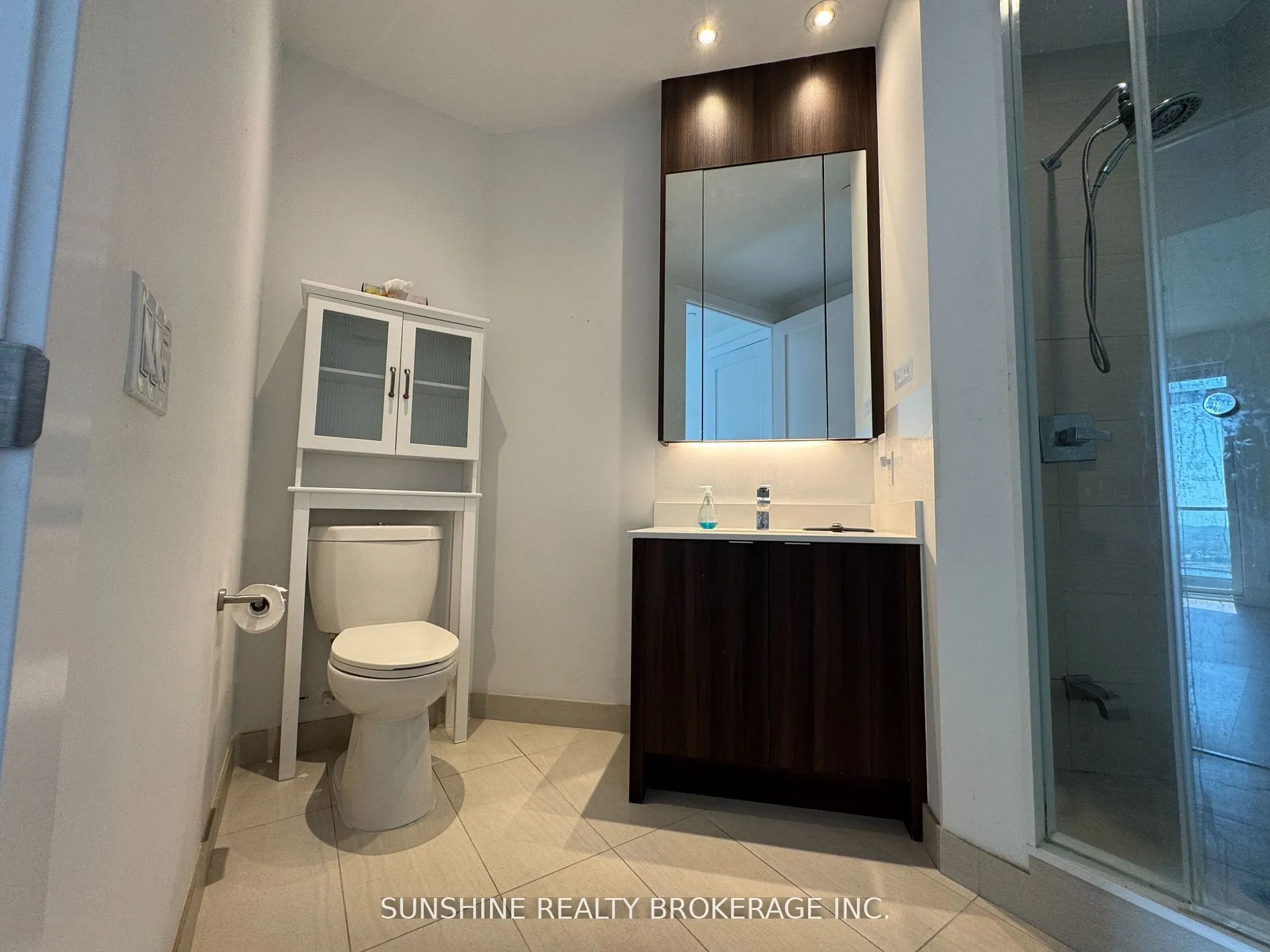 1 Edgewater Drive, #Ph05