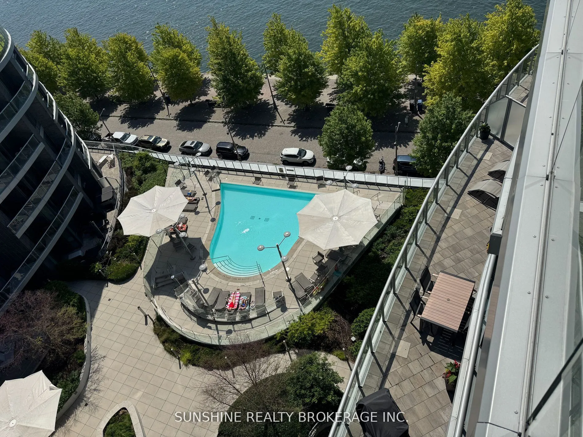 1 Edgewater Drive, #Ph05