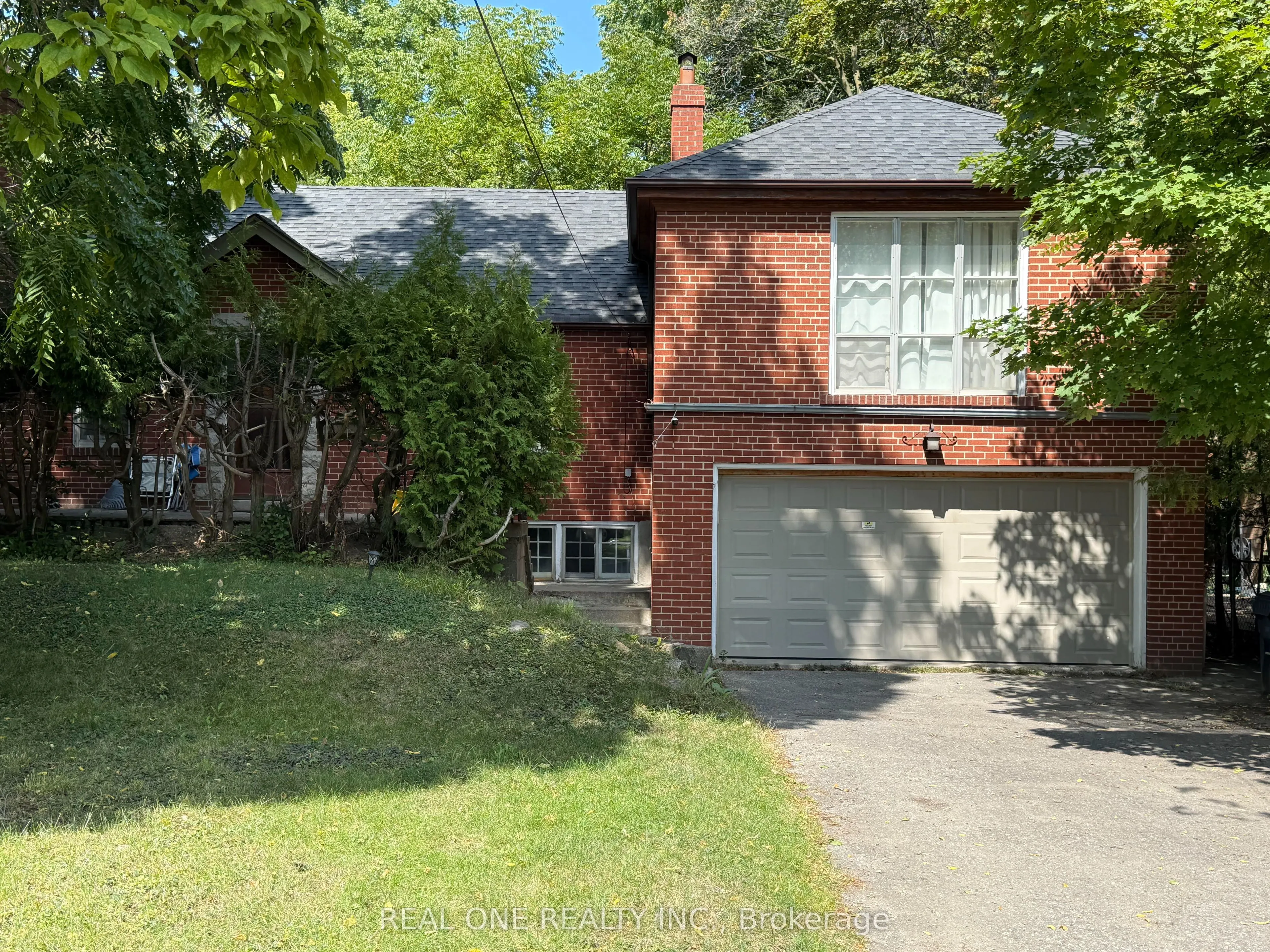 212 Cummer Avenue