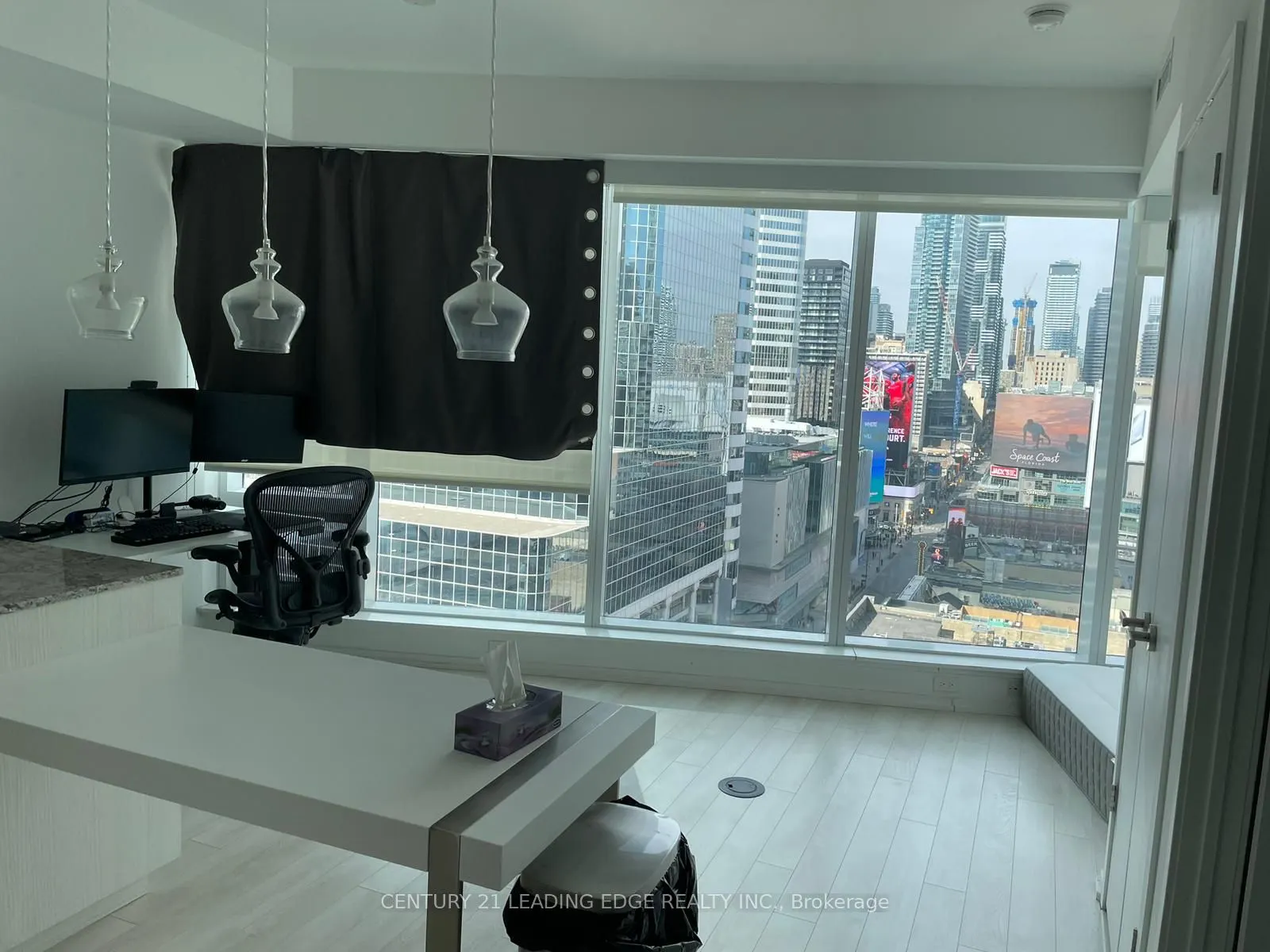 197 Yonge Street, #1413