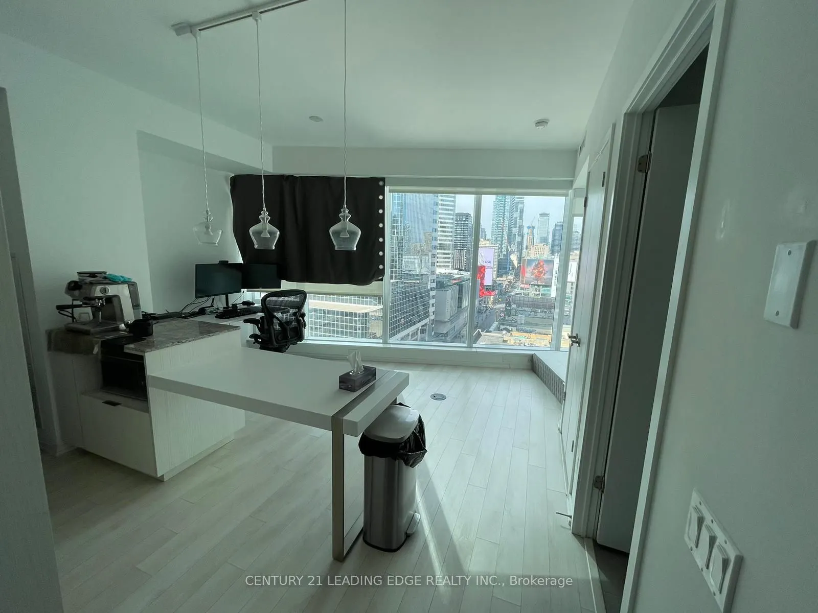 197 Yonge Street, #1413