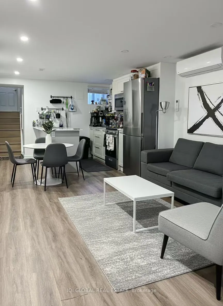12 Rusholme Park Crescent, #lower