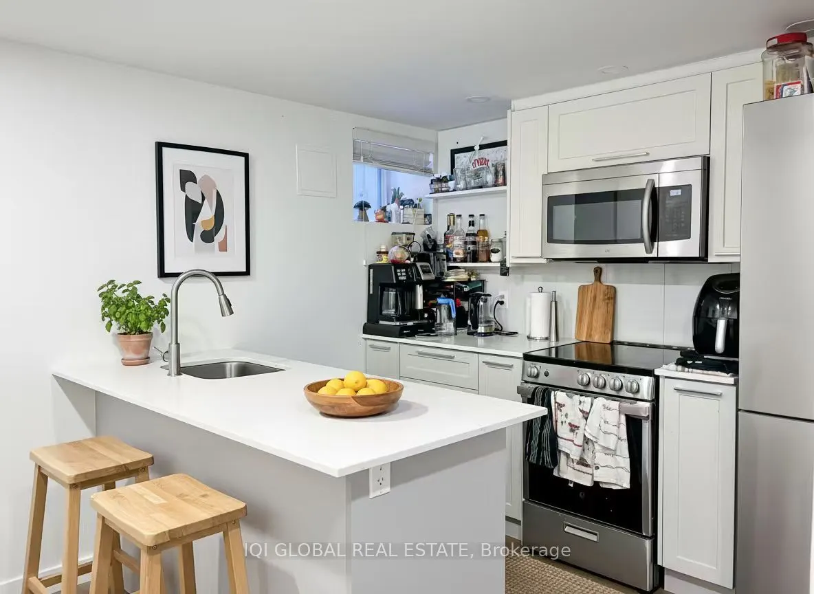 12 Rusholme Park Crescent, #lower