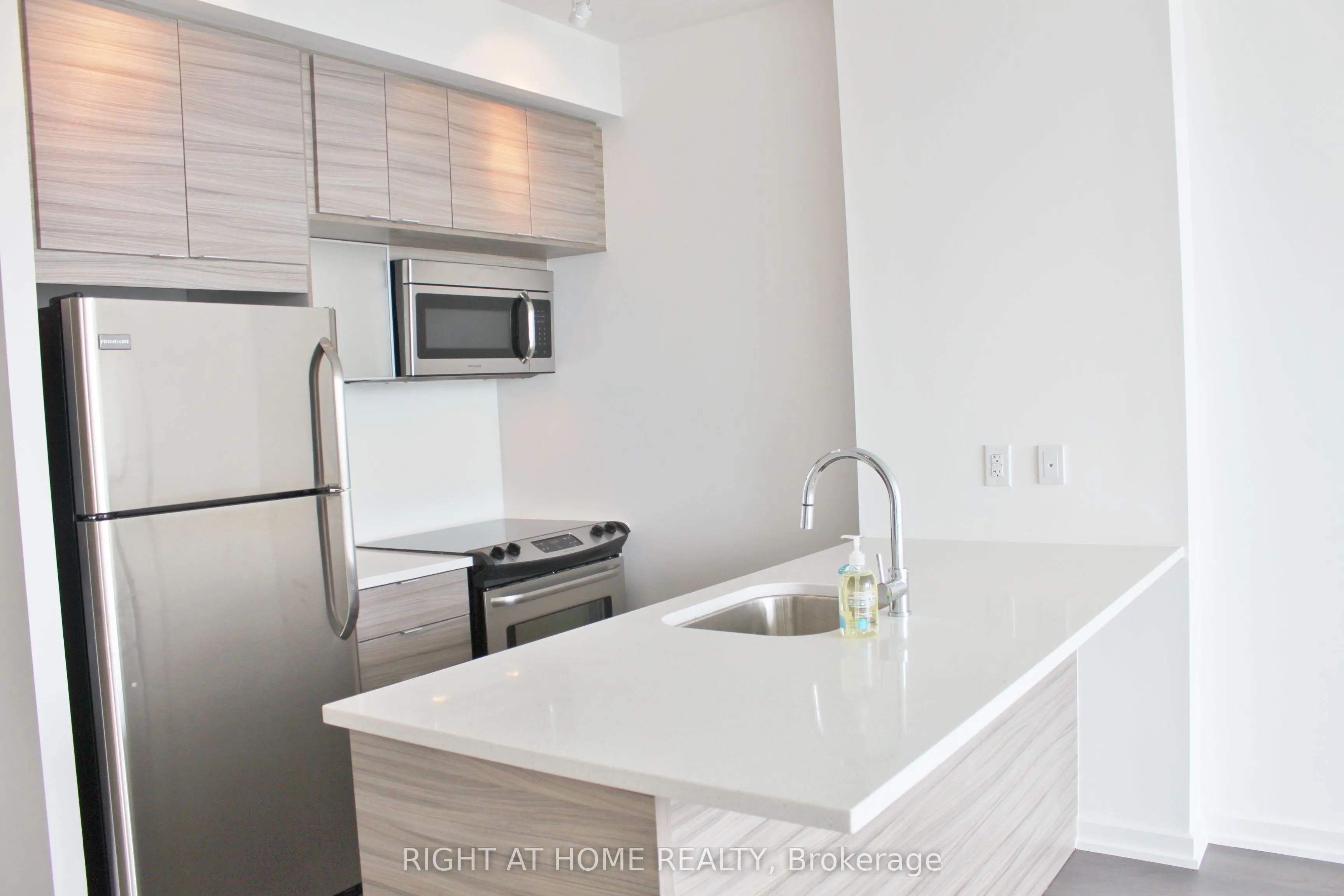 62 Forest Manor Road, #1010