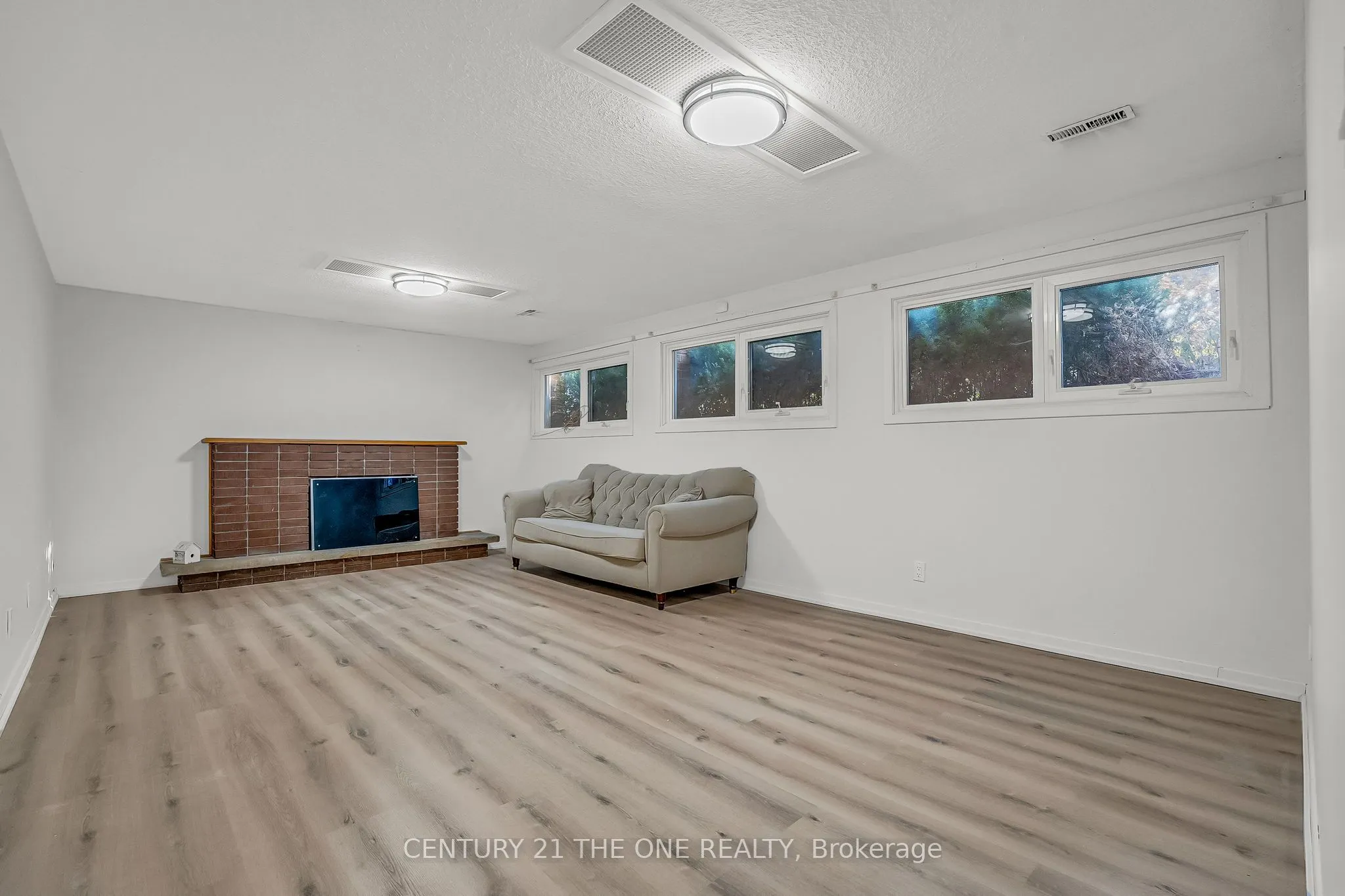 225 Maxome Avenue