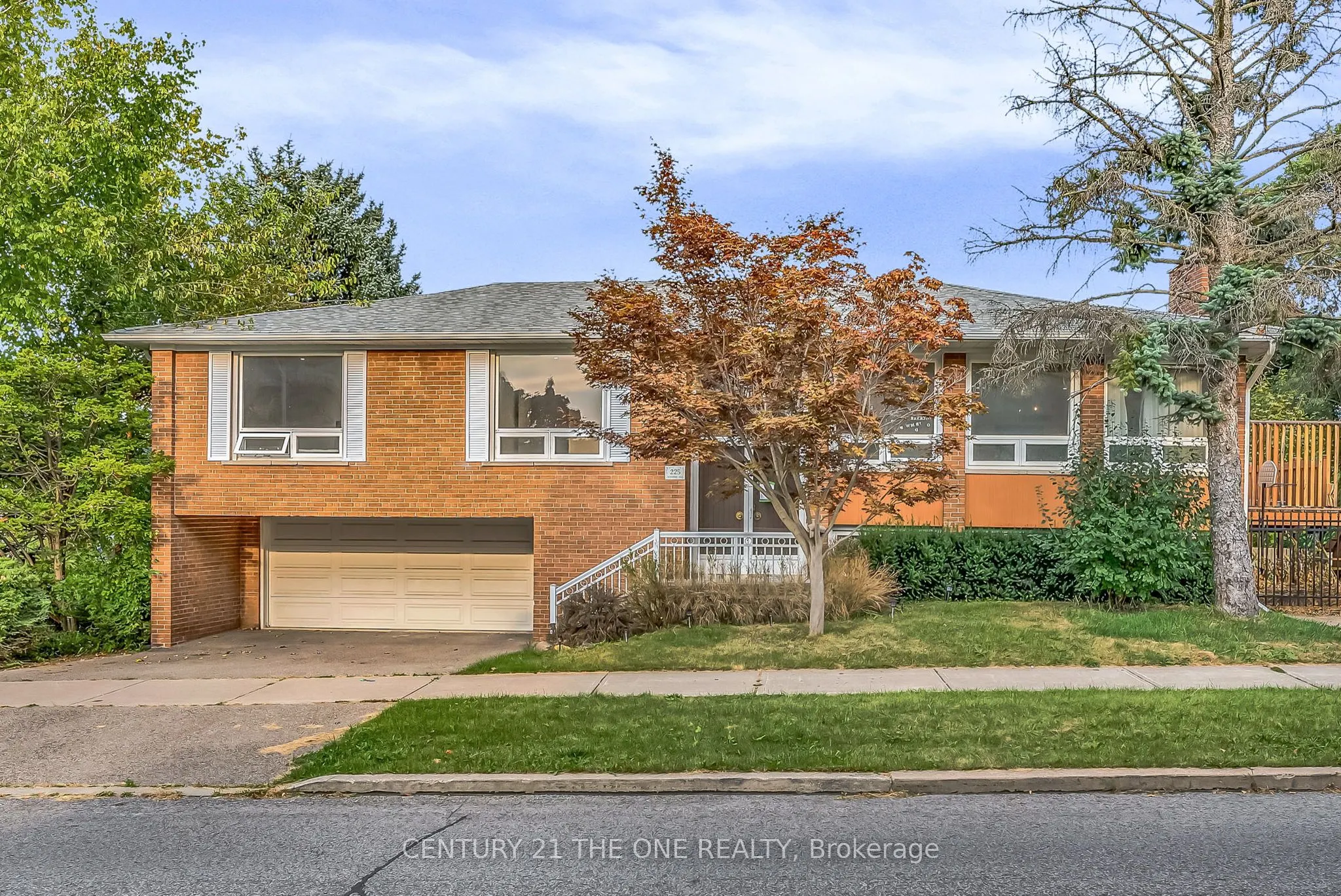 225 Maxome Avenue