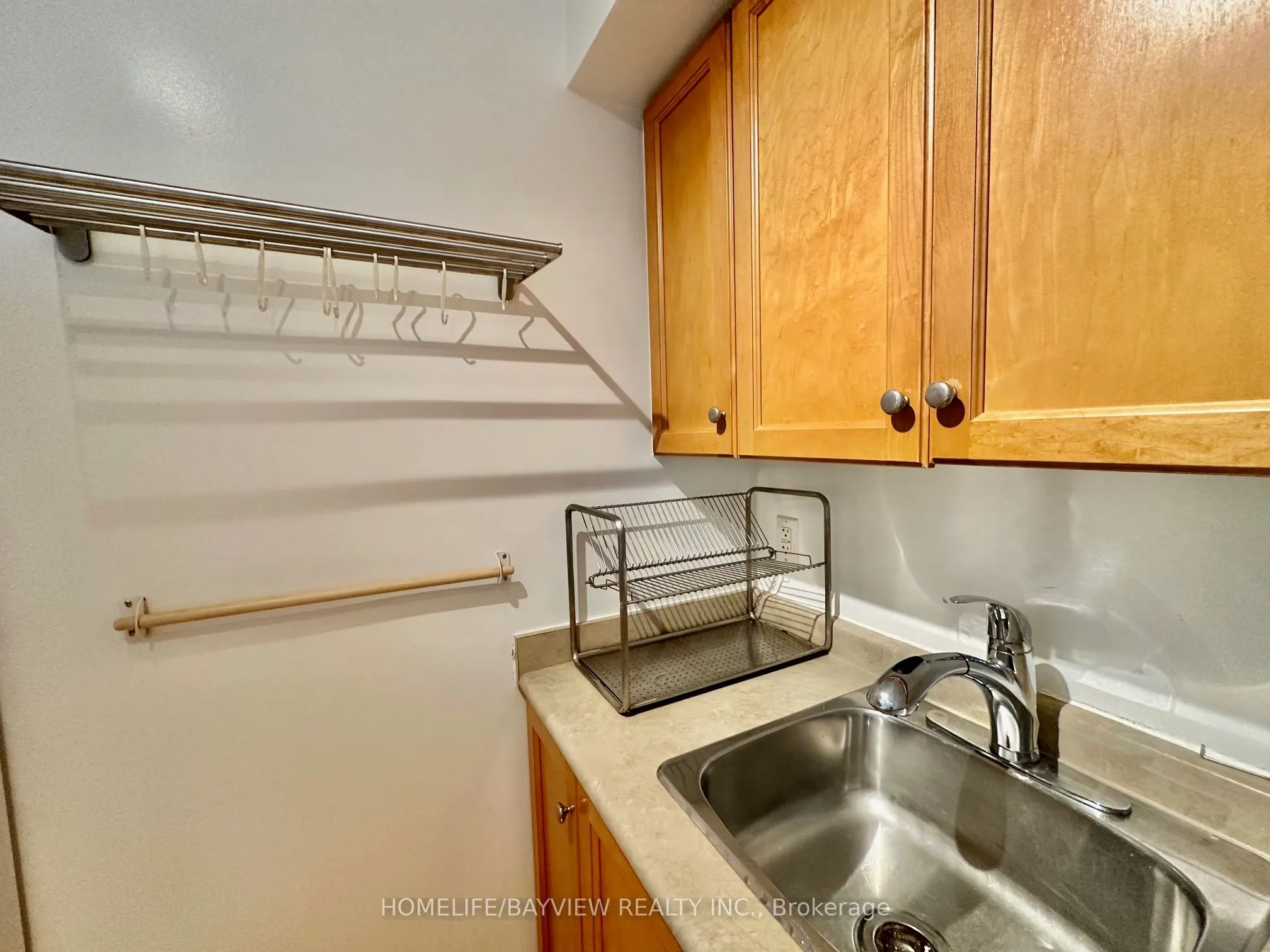 210 Victoria Street, #610