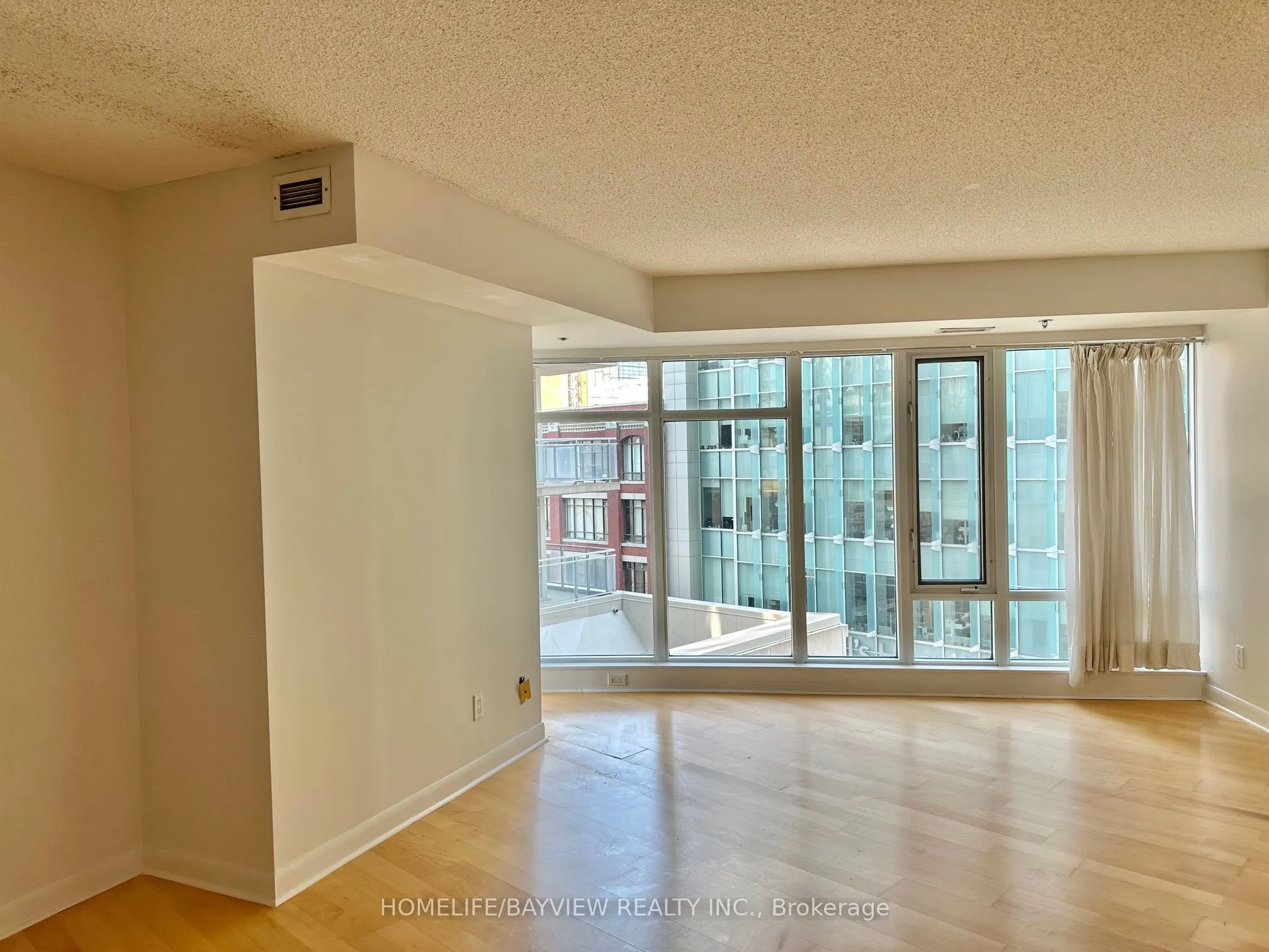 210 Victoria Street, #610