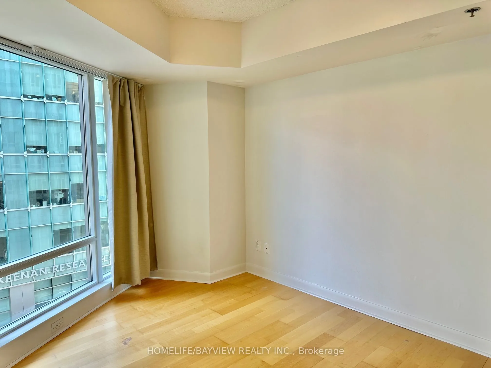 210 Victoria Street, #610