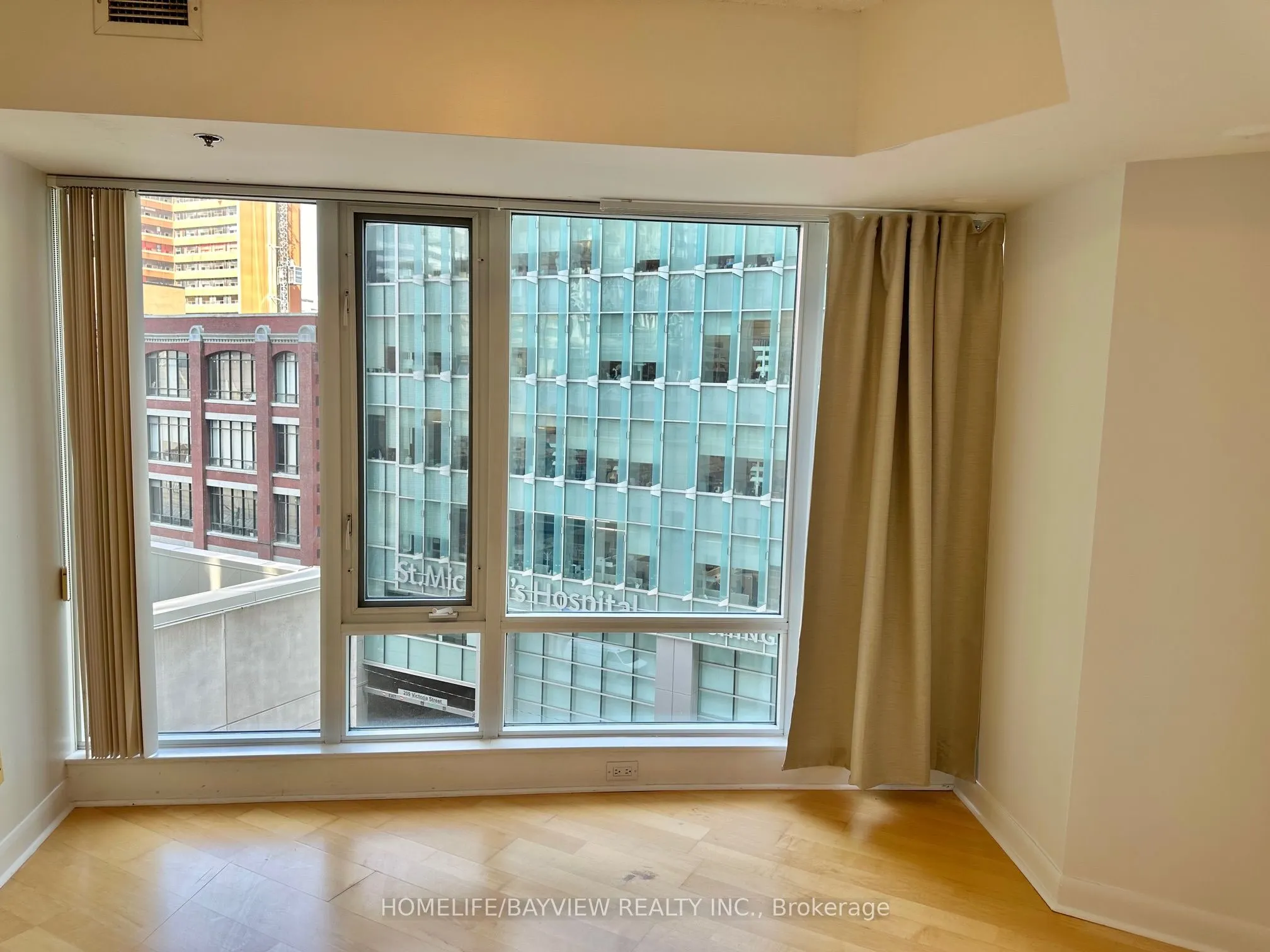210 Victoria Street, #610