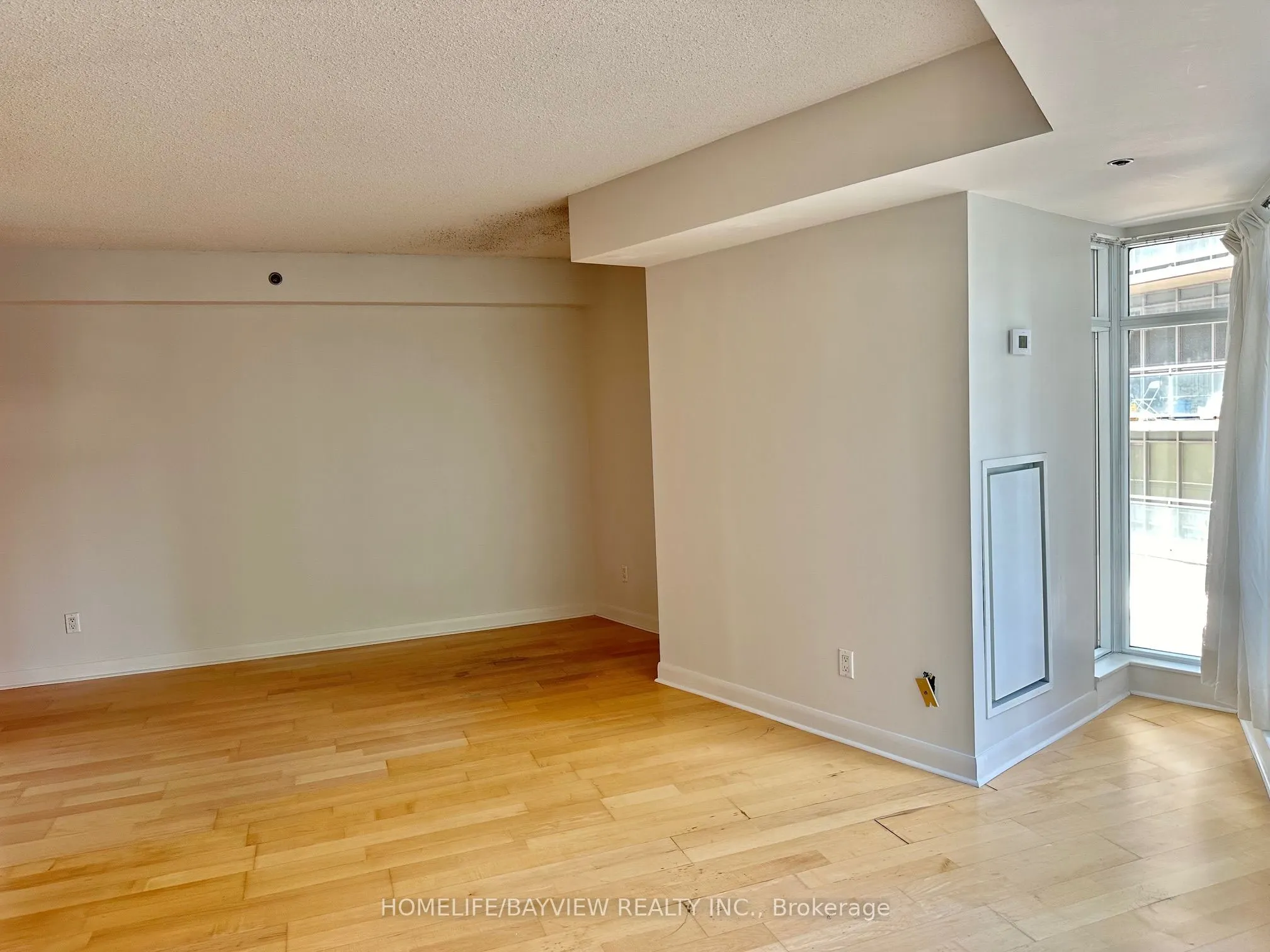 210 Victoria Street, #610
