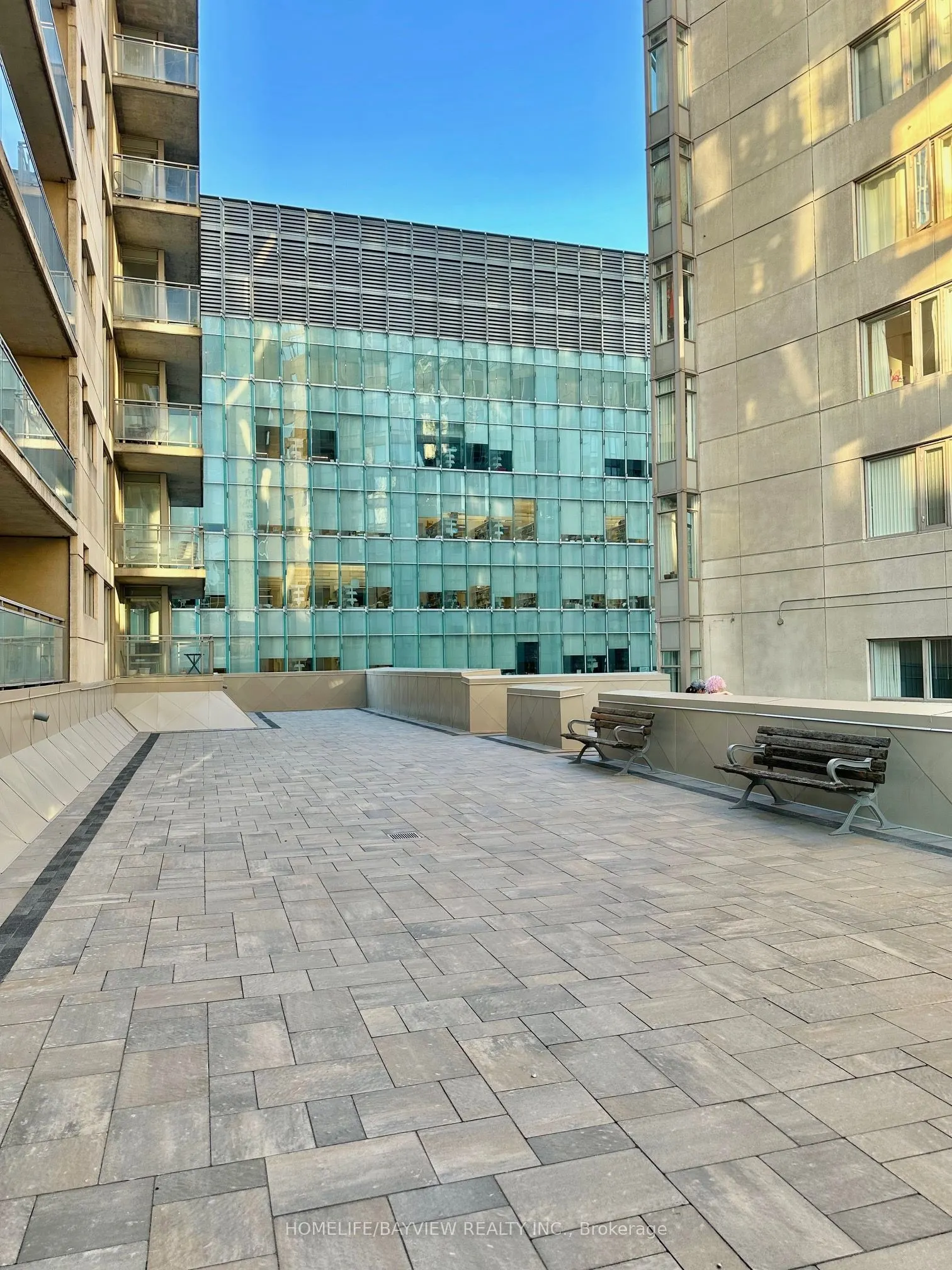 210 Victoria Street, #610