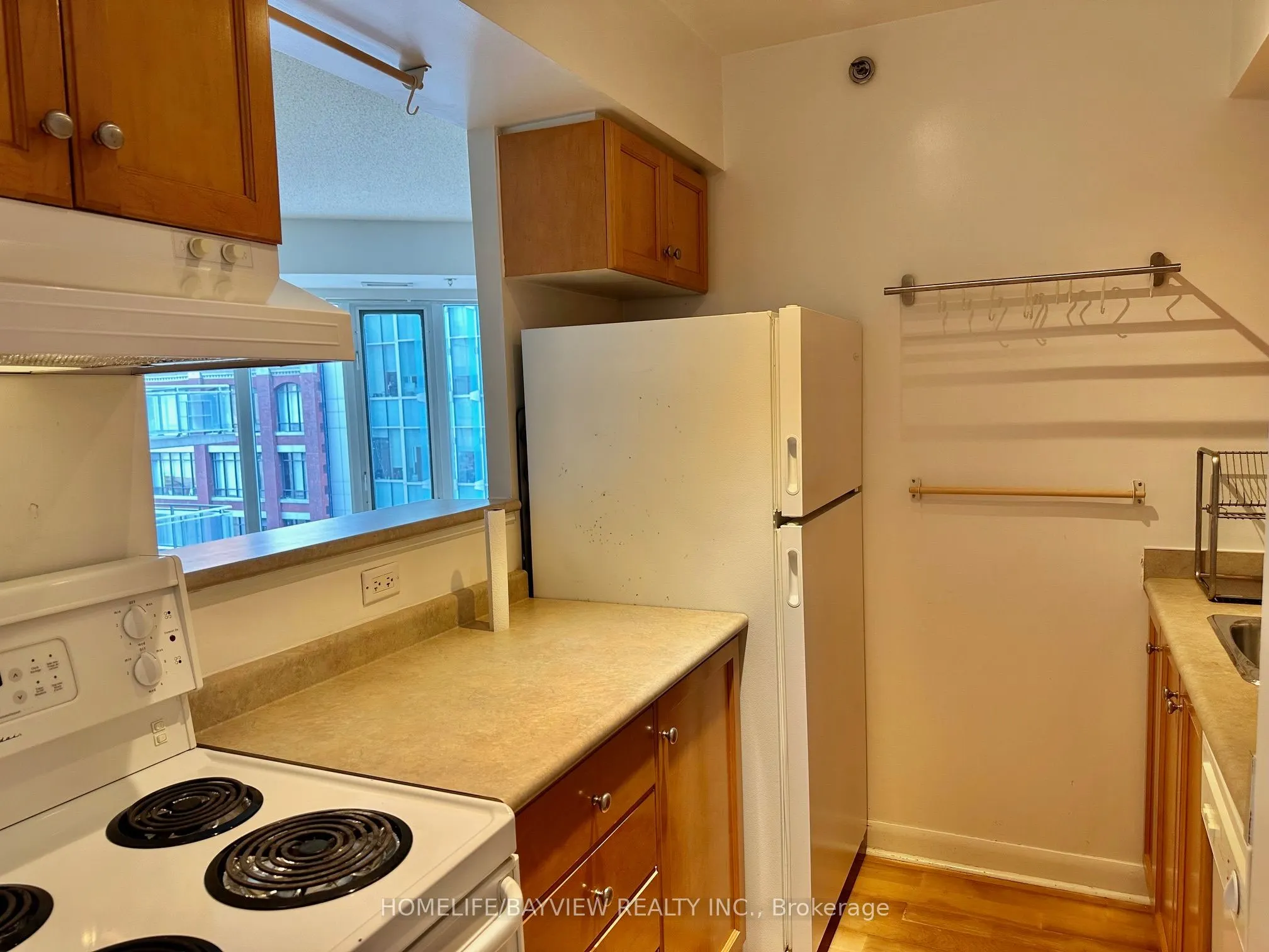 210 Victoria Street, #610