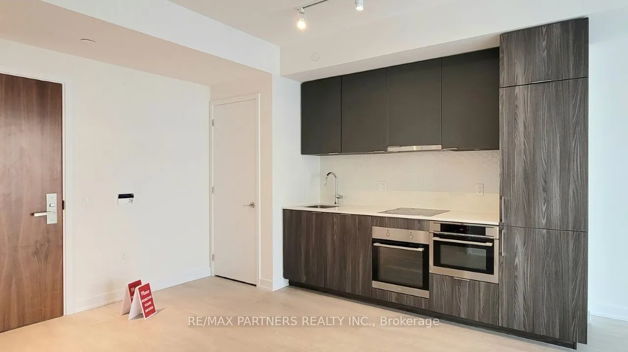 15 Queen's Quay E, #219