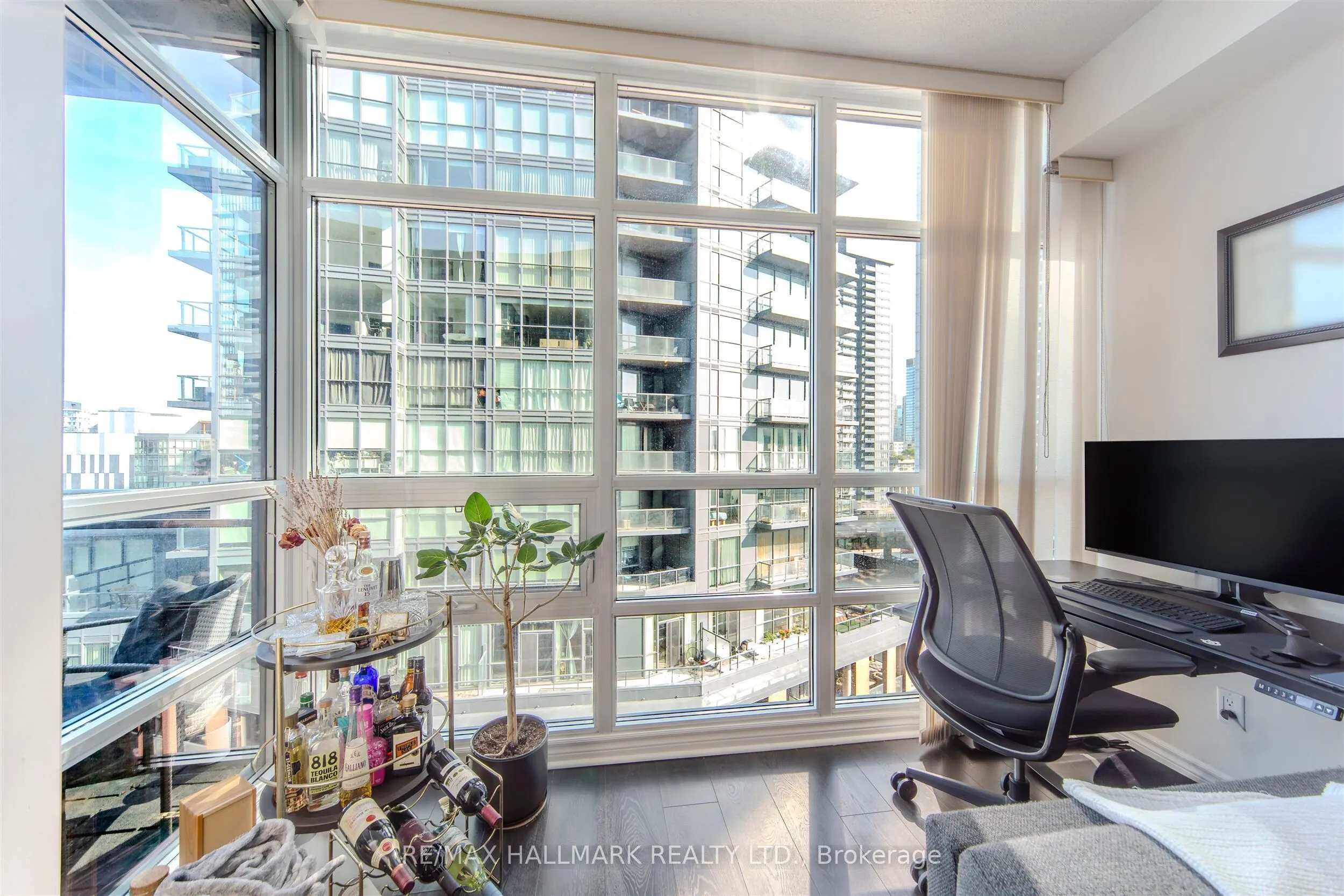 15 Bruyeres Mews, #1001