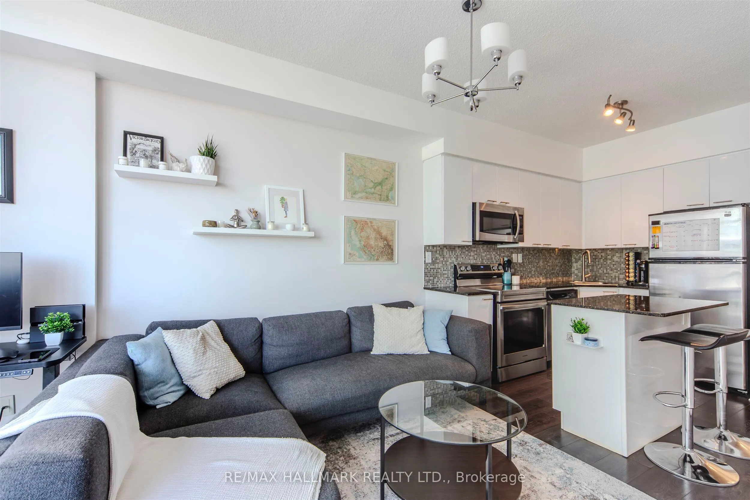 15 Bruyeres Mews, #1001