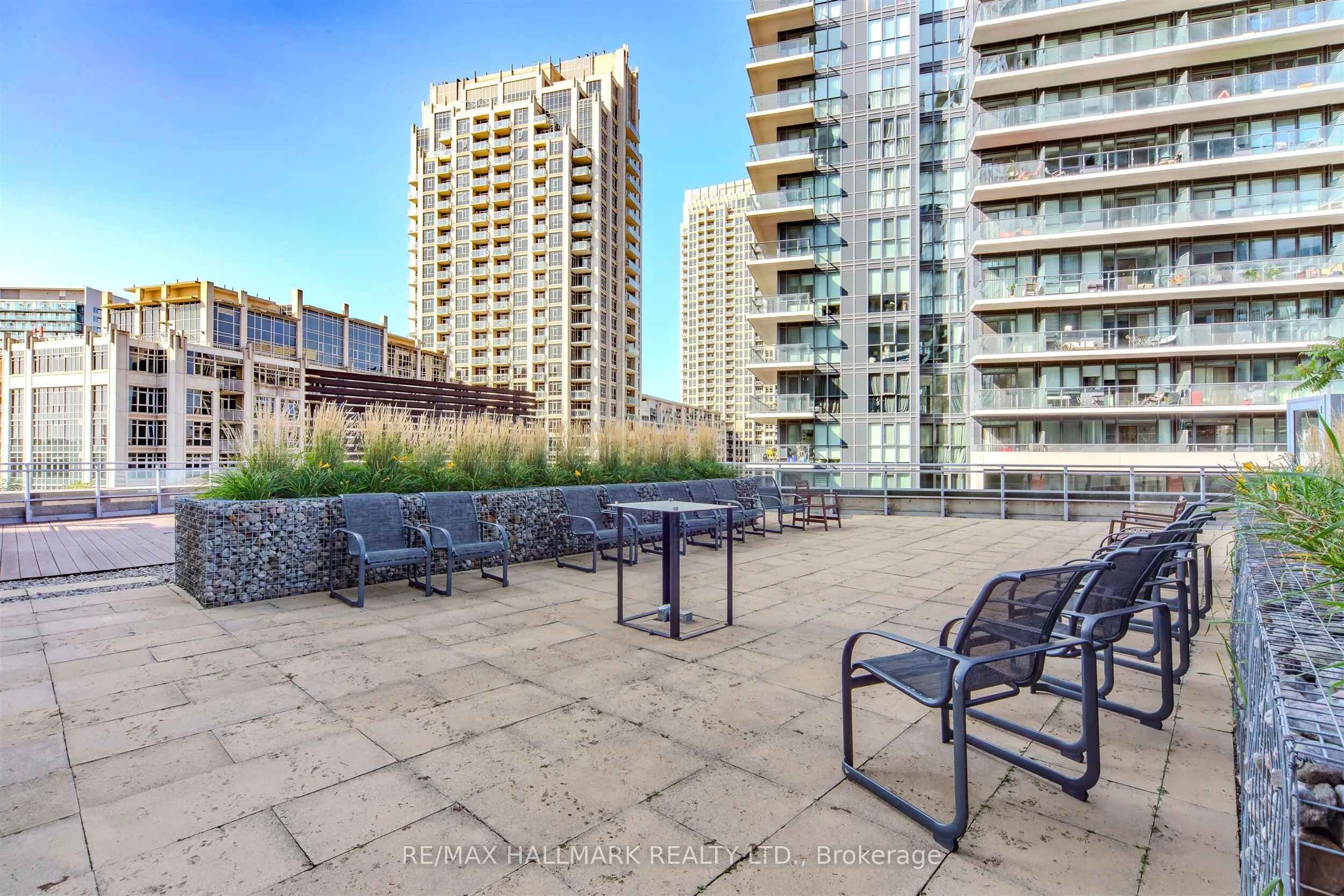 15 Bruyeres Mews, #1001