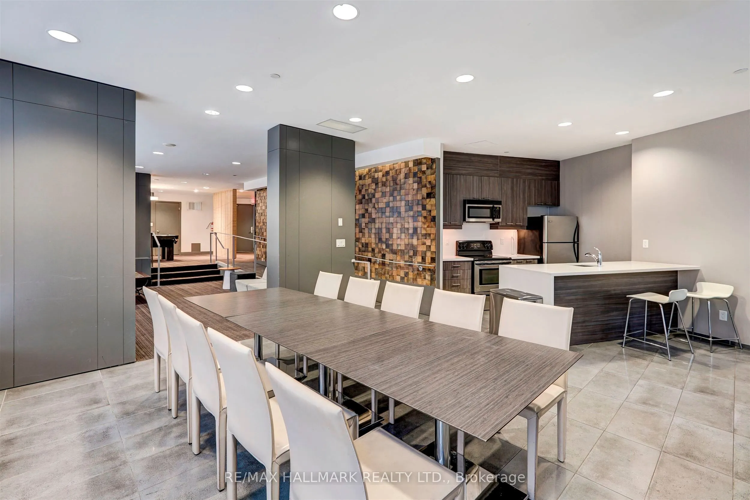 15 Bruyeres Mews, #1001
