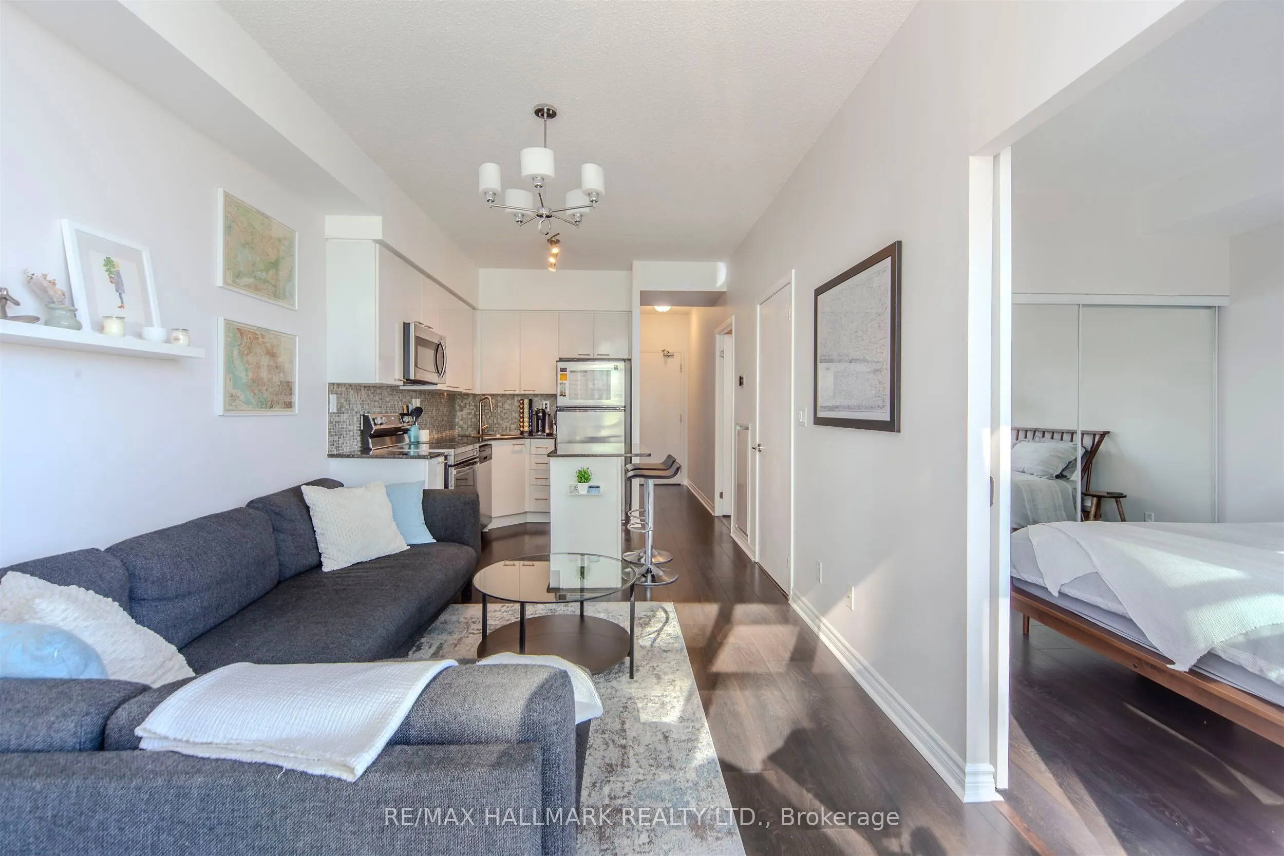 15 Bruyeres Mews, #1001
