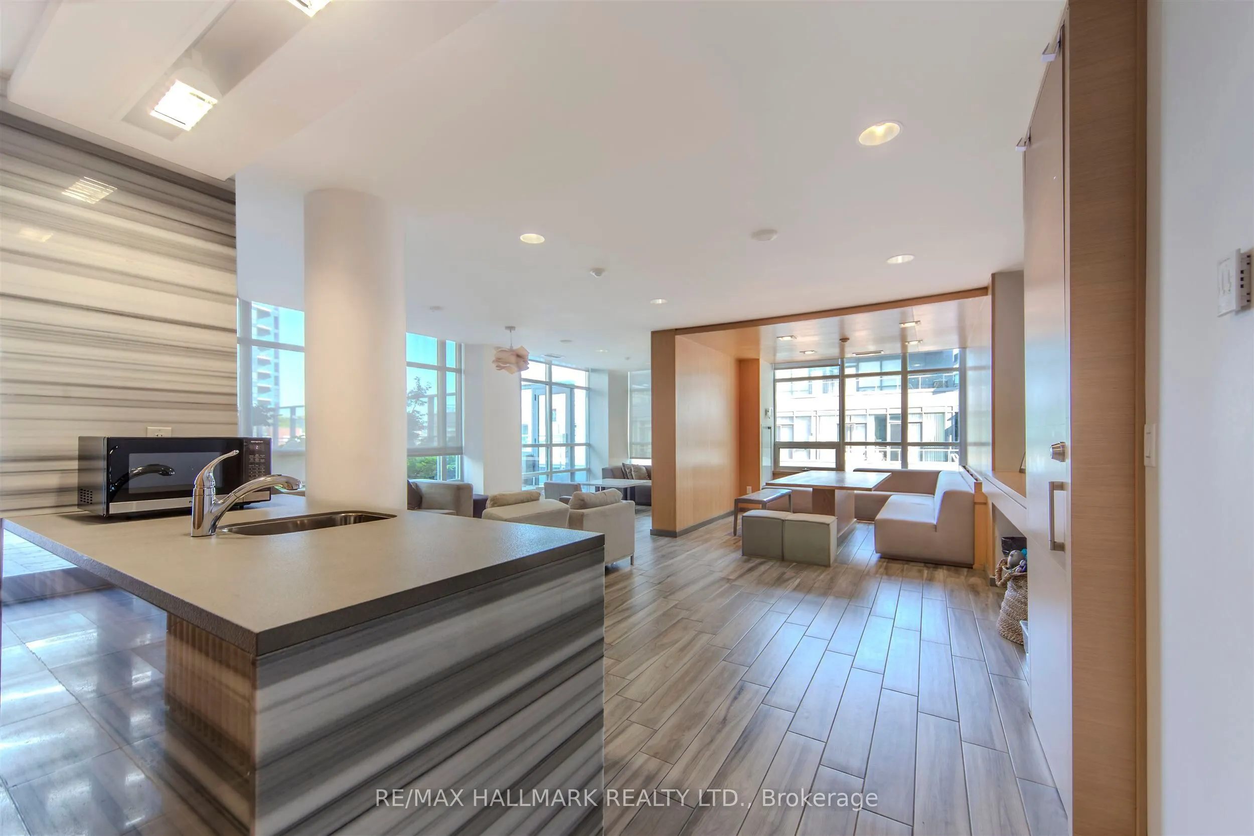 15 Bruyeres Mews, #1001