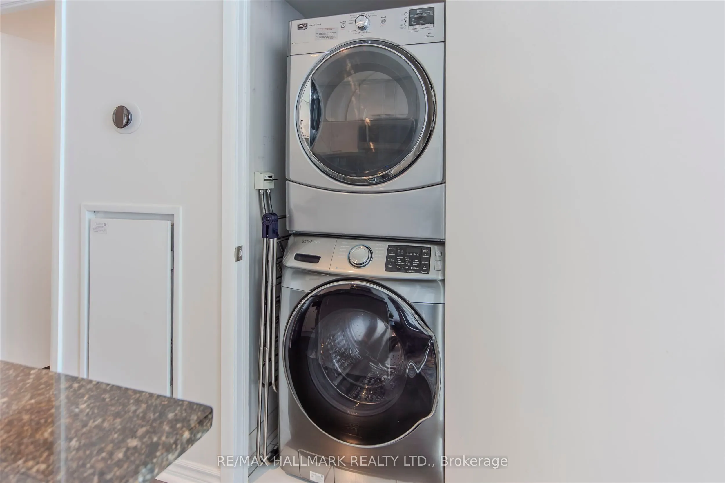 15 Bruyeres Mews, #1001
