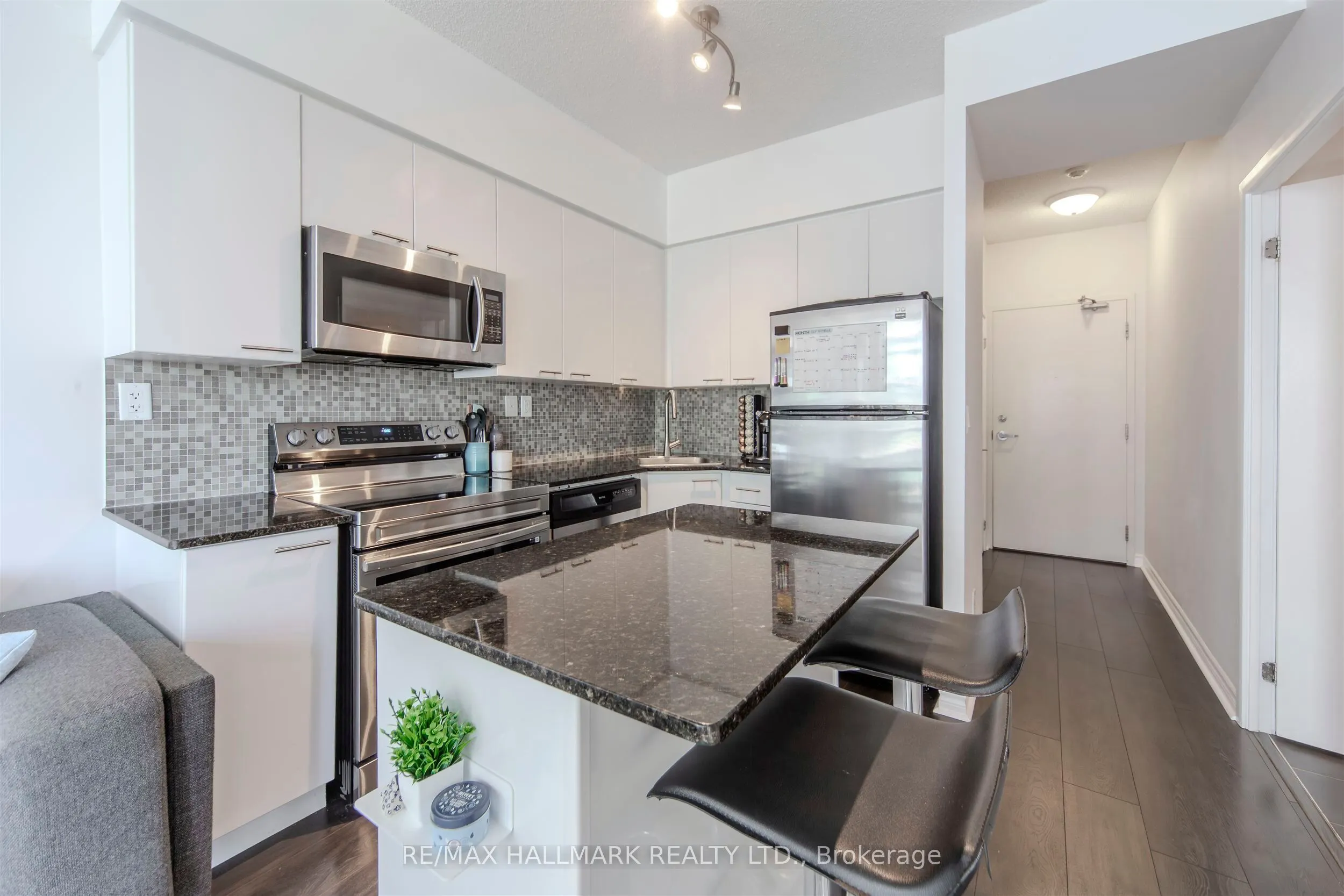 15 Bruyeres Mews, #1001
