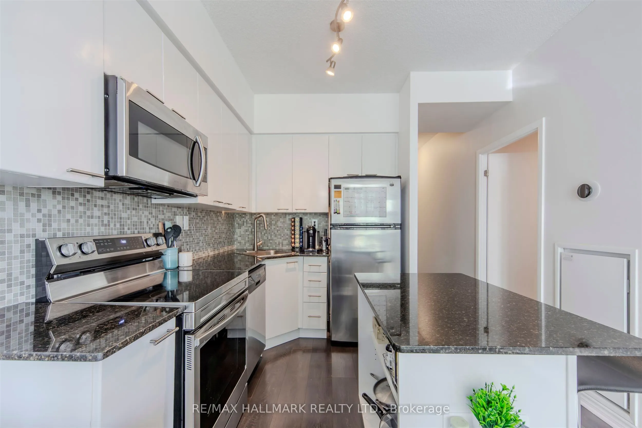 15 Bruyeres Mews, #1001