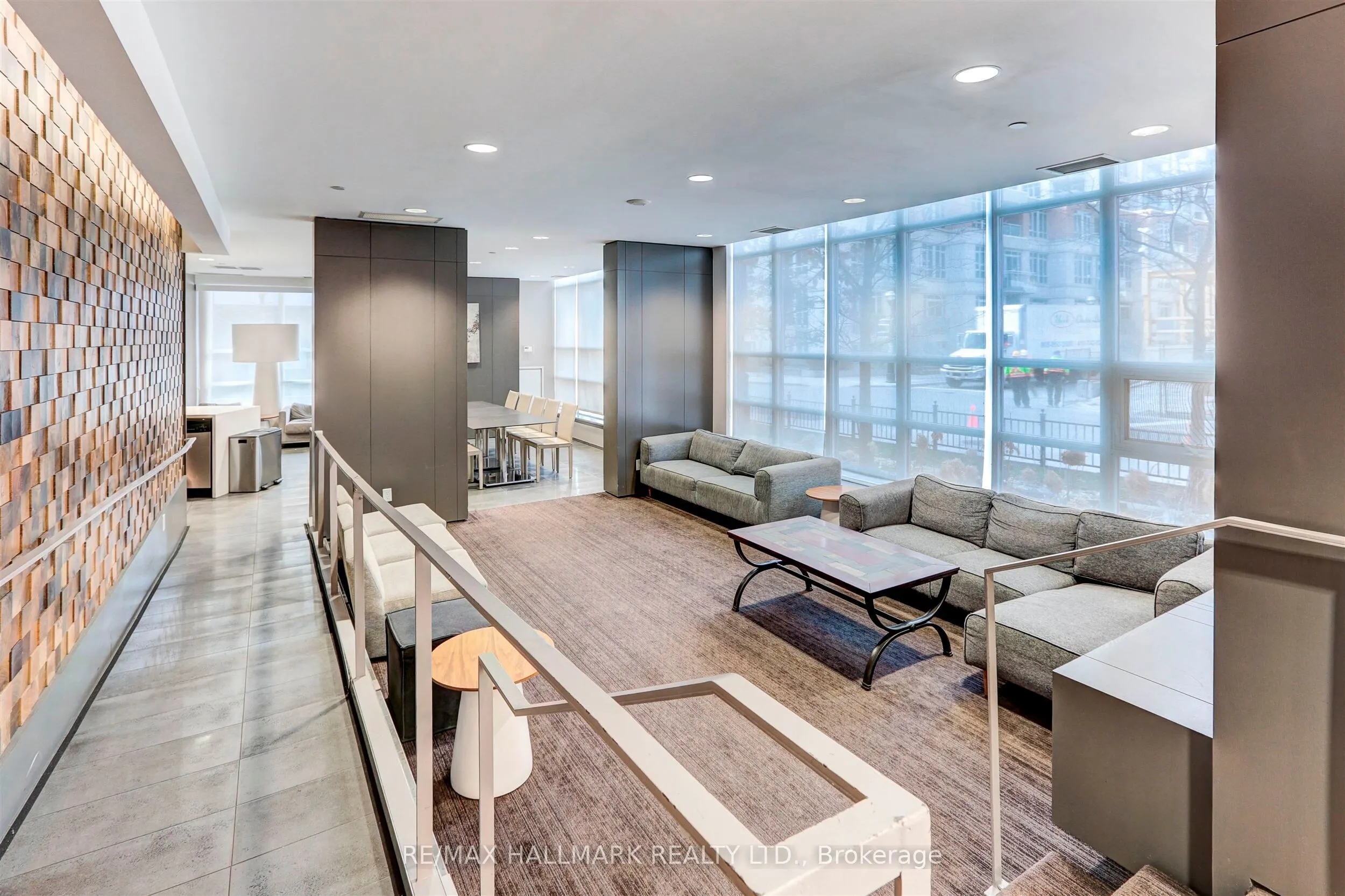 15 Bruyeres Mews, #1001