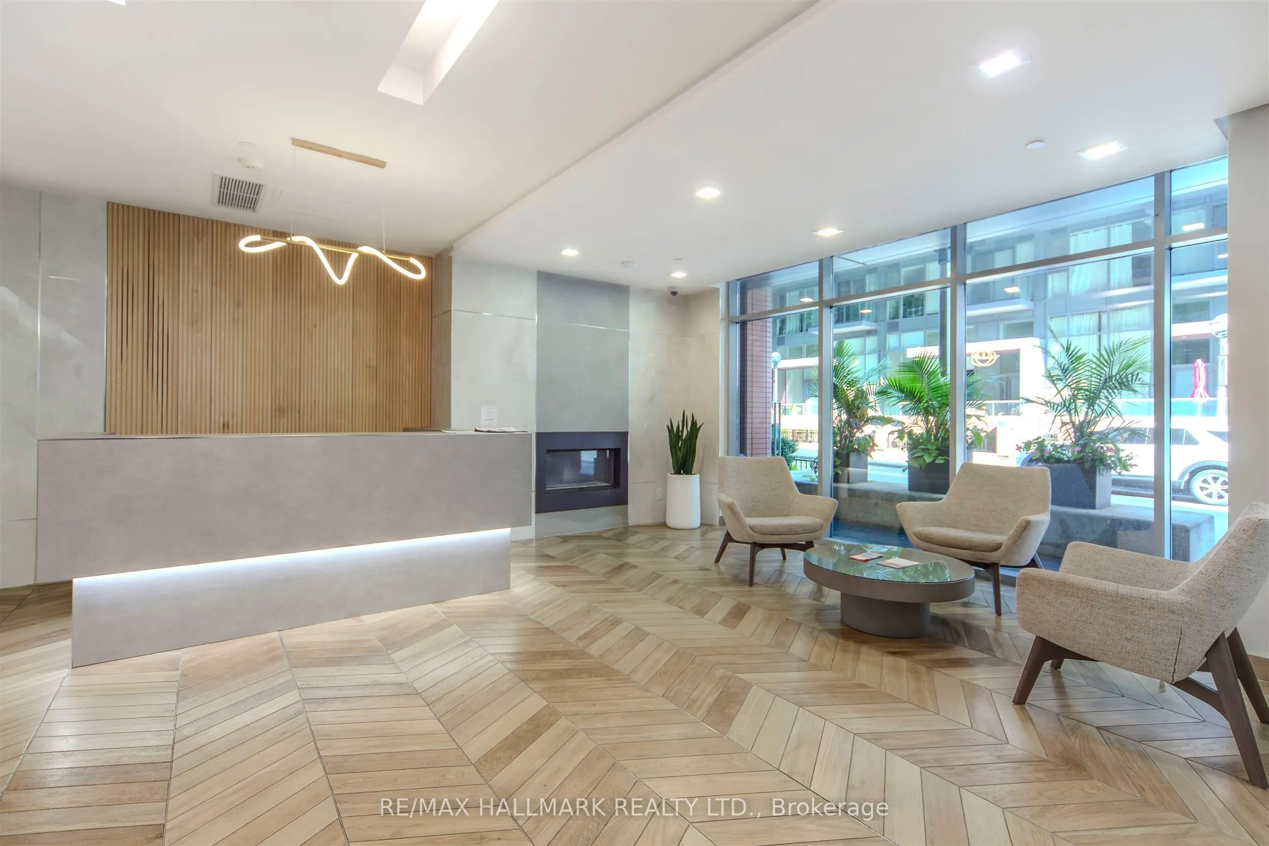 15 Bruyeres Mews, #1001