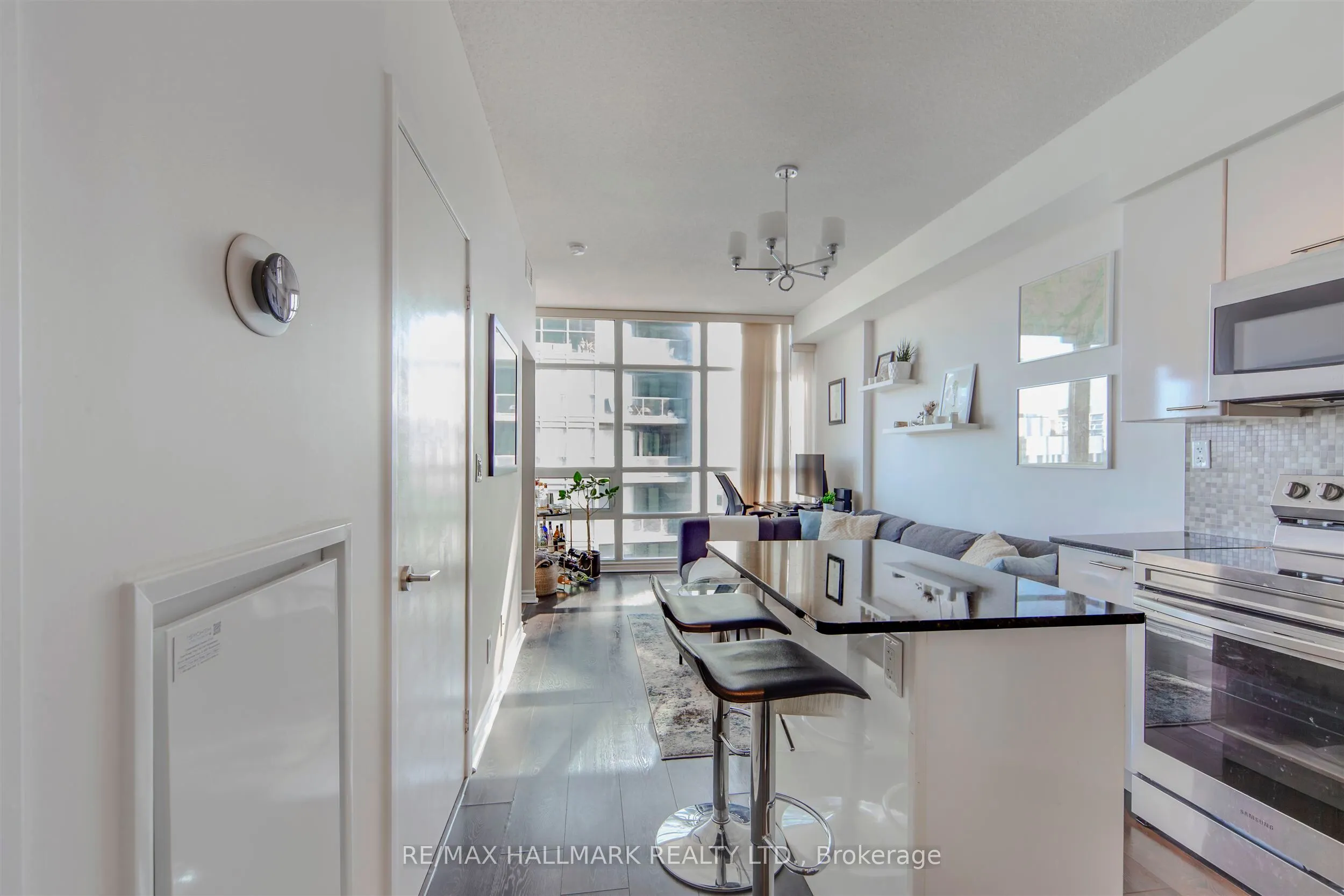 15 Bruyeres Mews, #1001