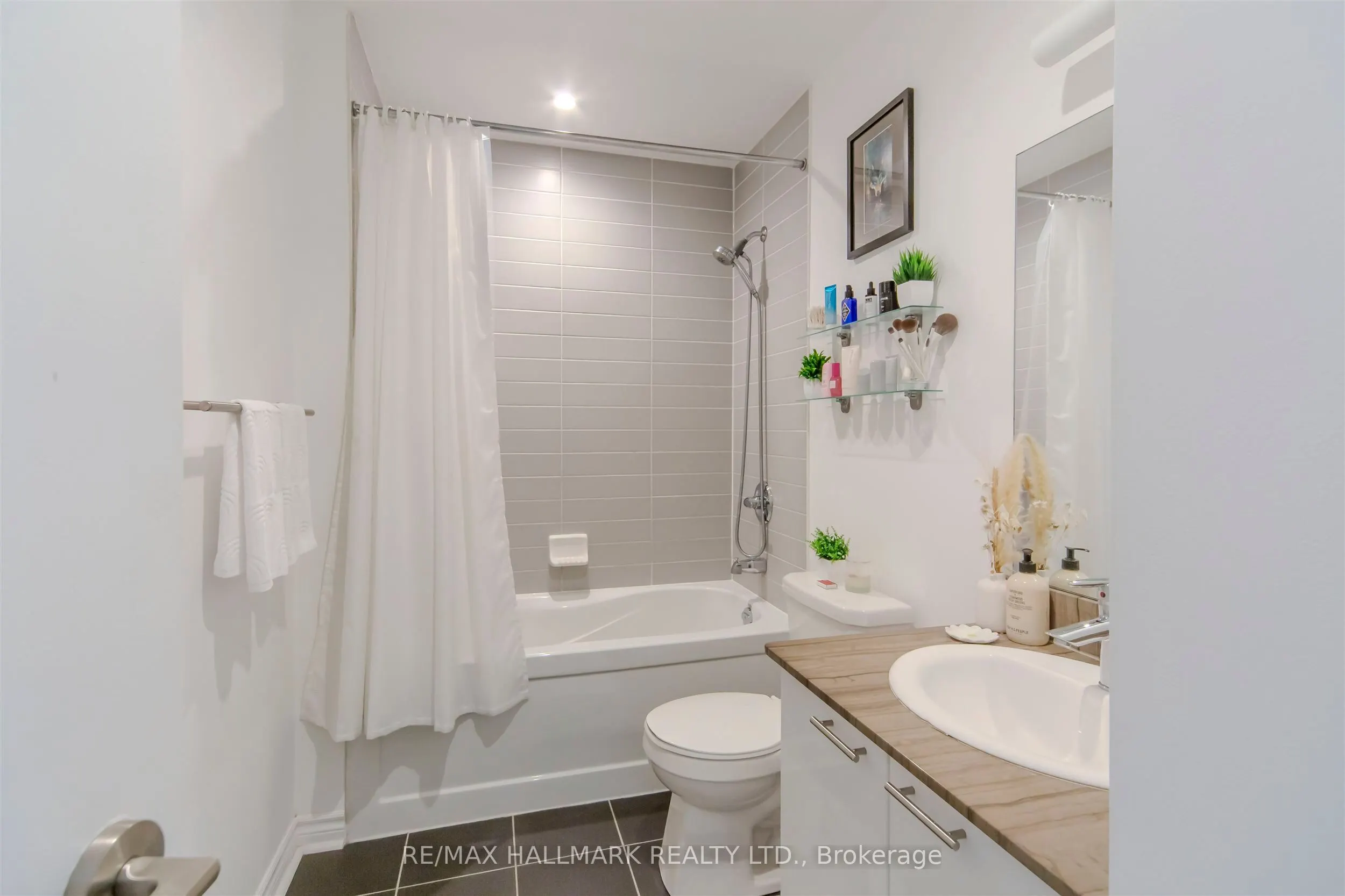 15 Bruyeres Mews, #1001
