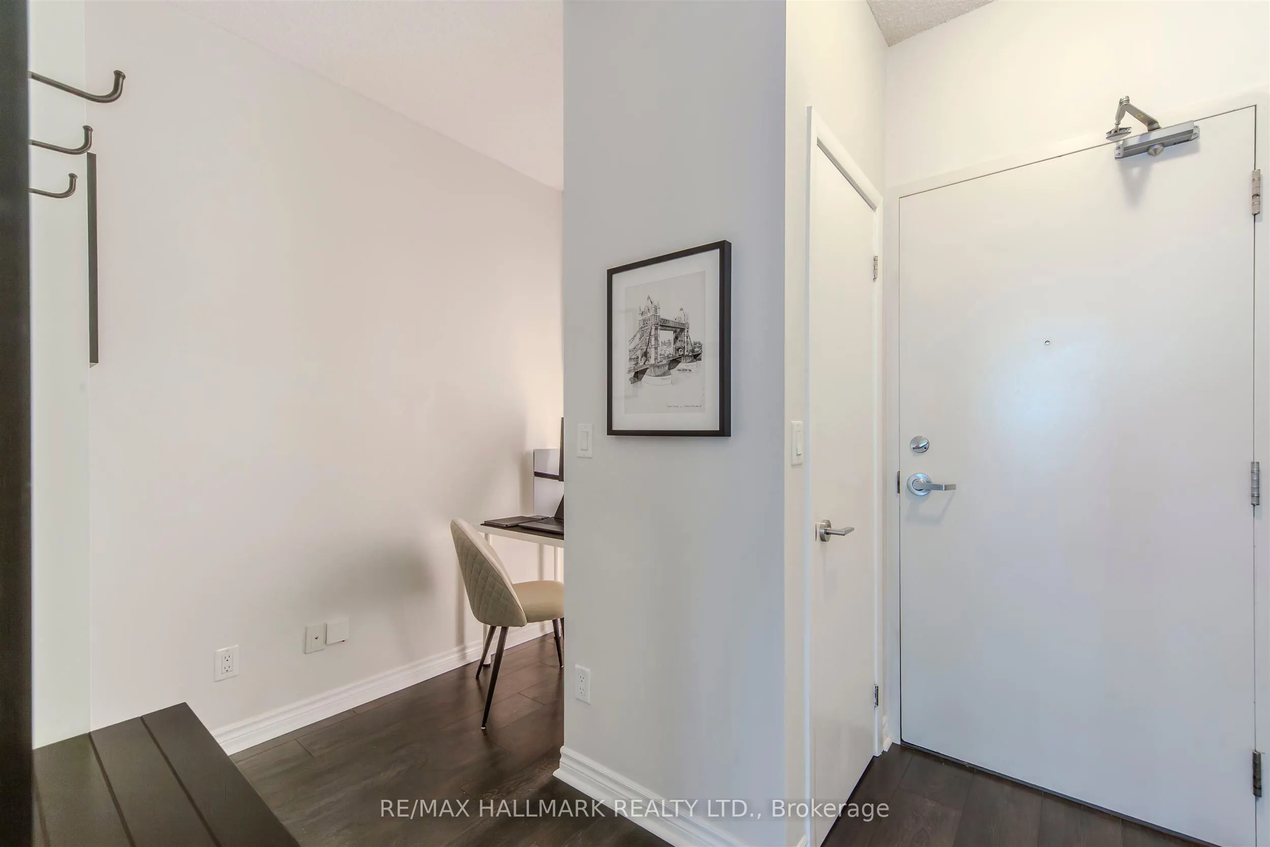 15 Bruyeres Mews, #1001