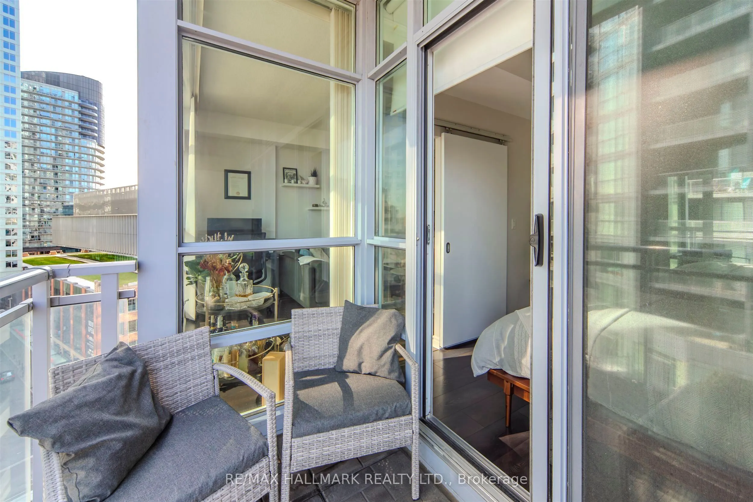 15 Bruyeres Mews, #1001
