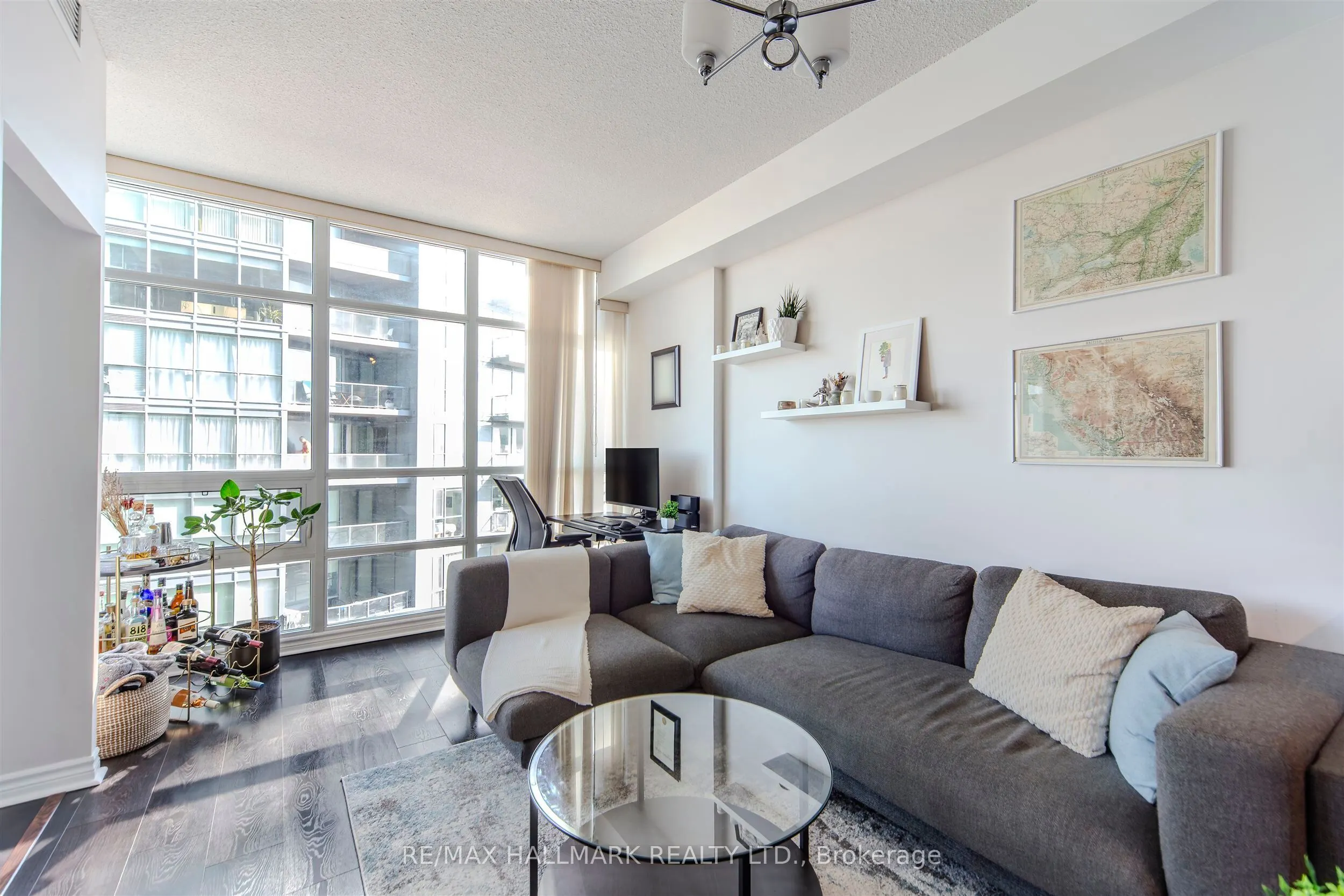 15 Bruyeres Mews, #1001