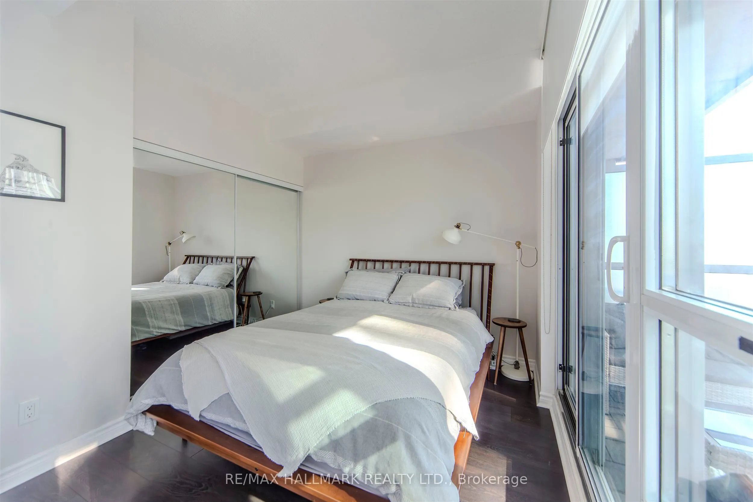 15 Bruyeres Mews, #1001