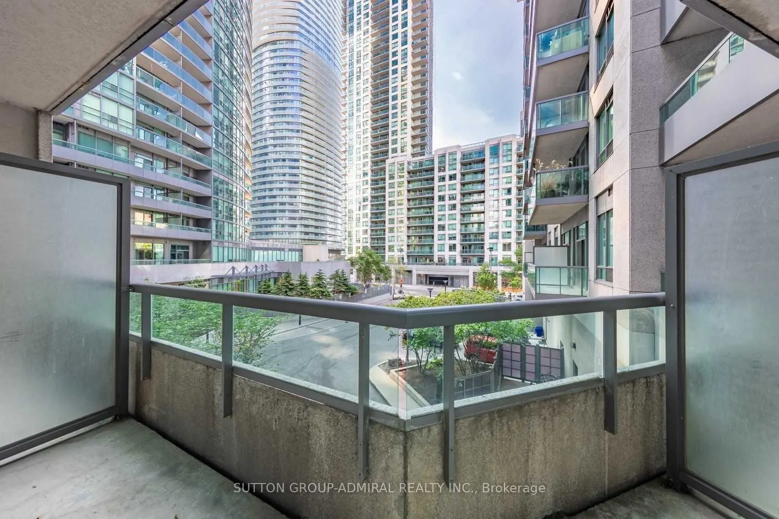 51 Lower Simcoe Street, #228