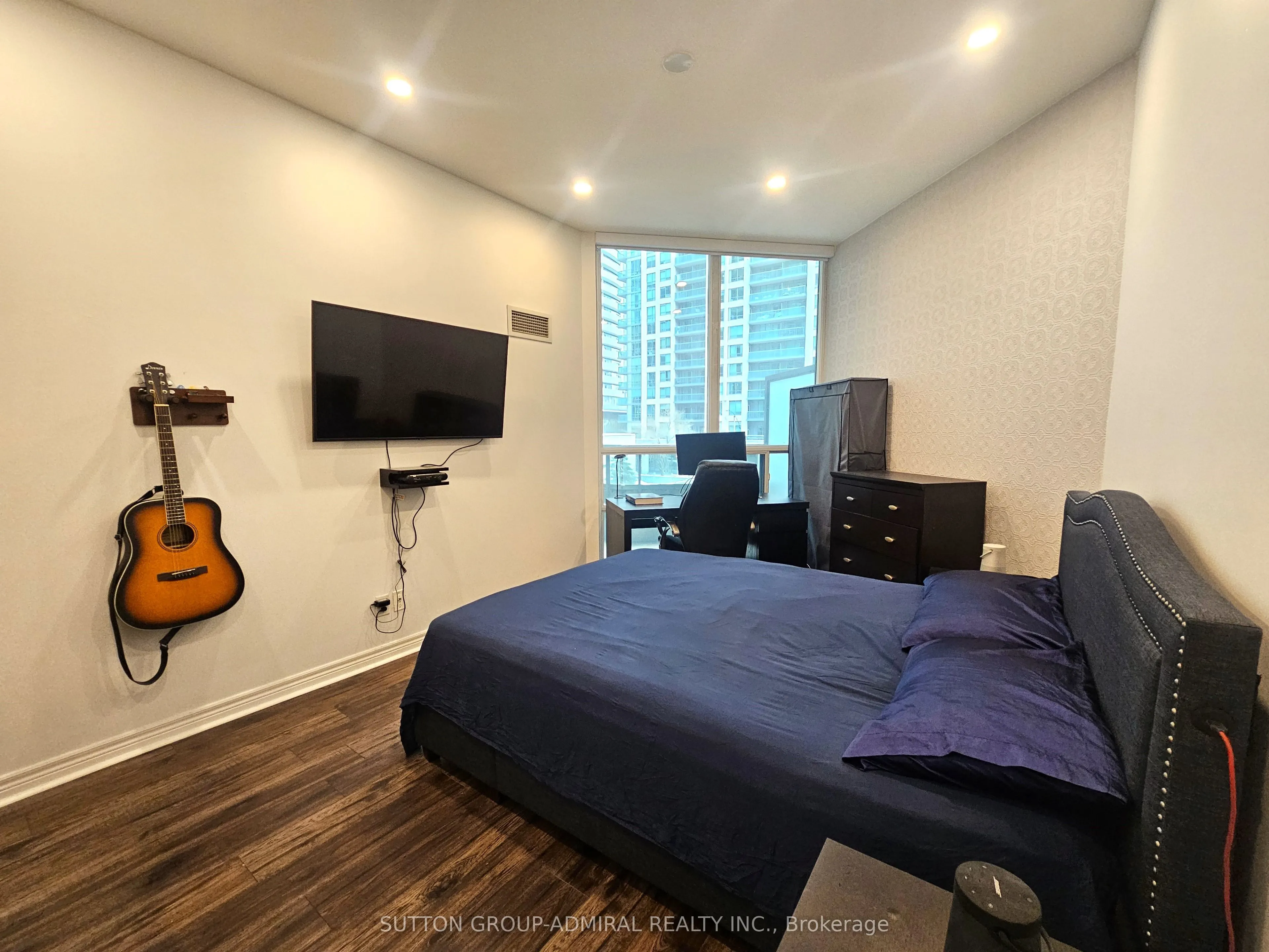 51 Lower Simcoe Street, #228
