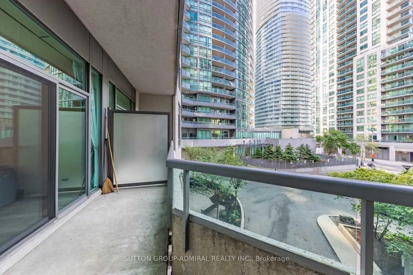 51 Lower Simcoe Street, #228