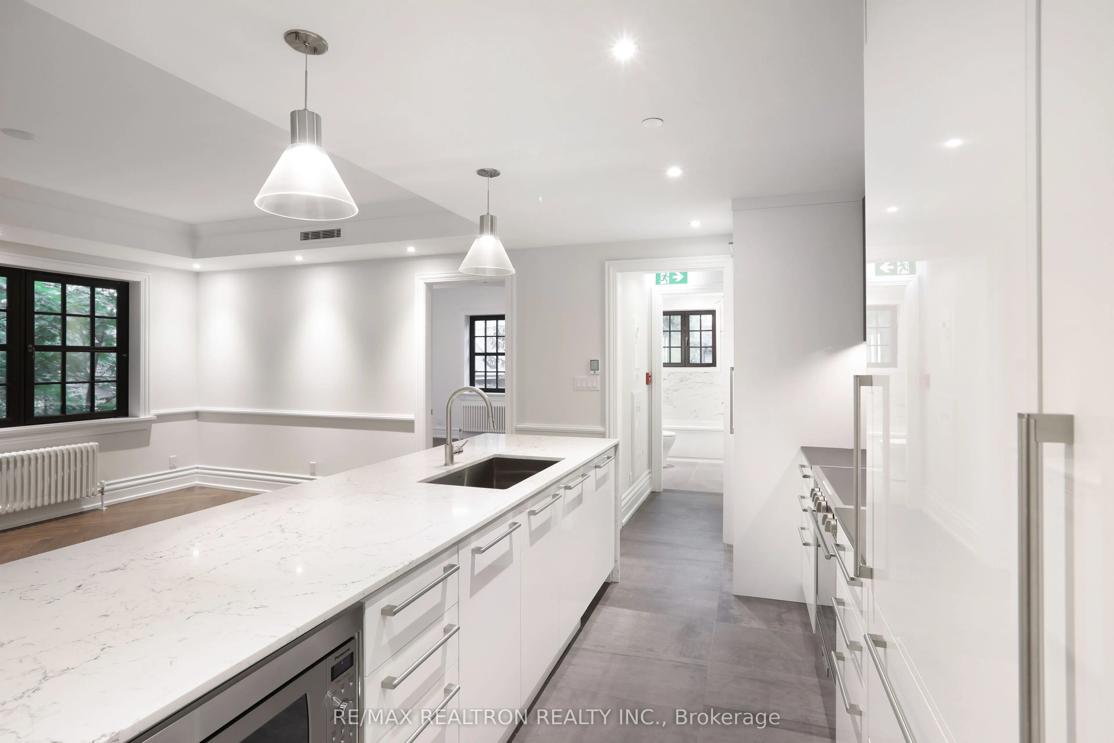 2 Clarendon Avenue, #208