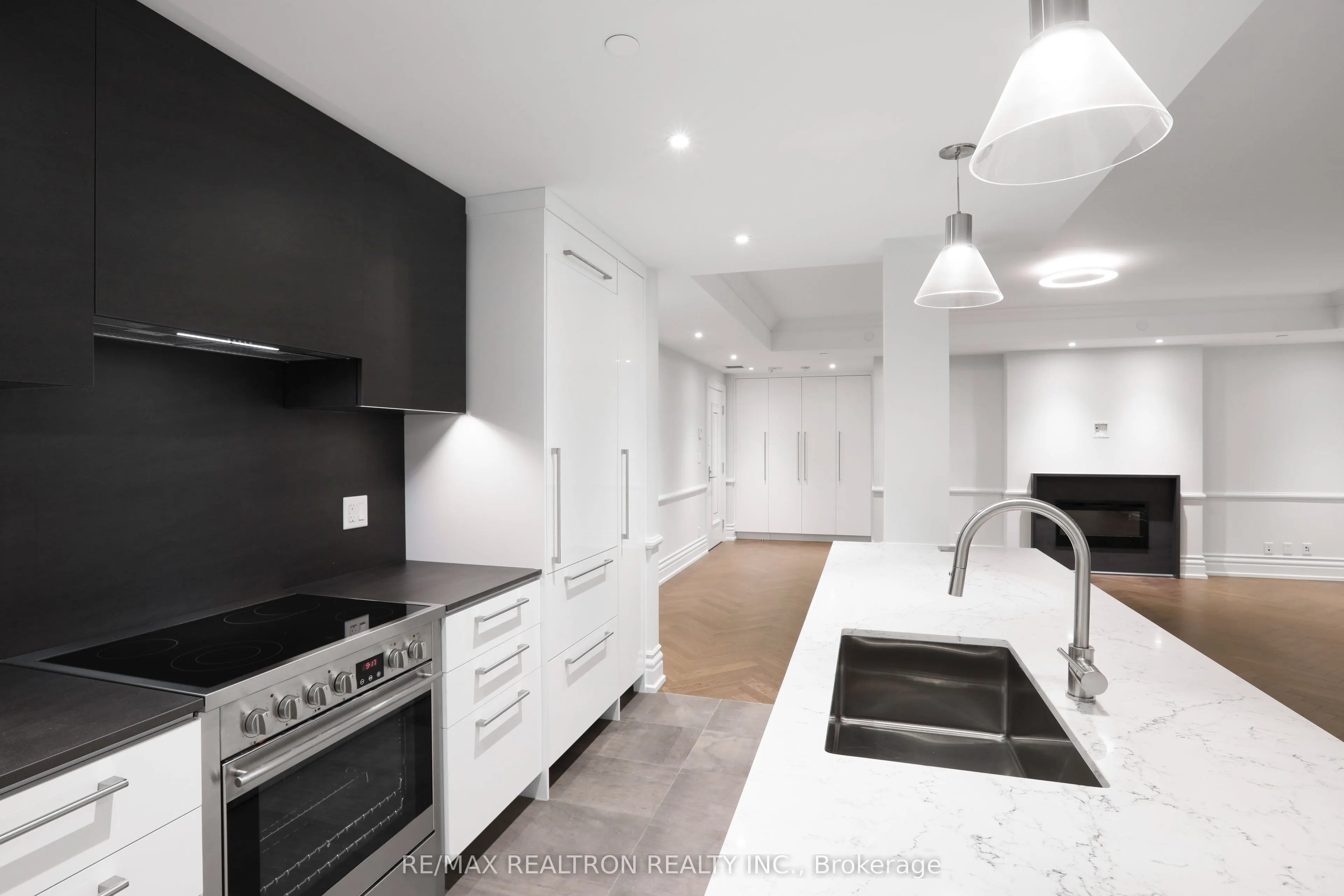 2 Clarendon Avenue, #208