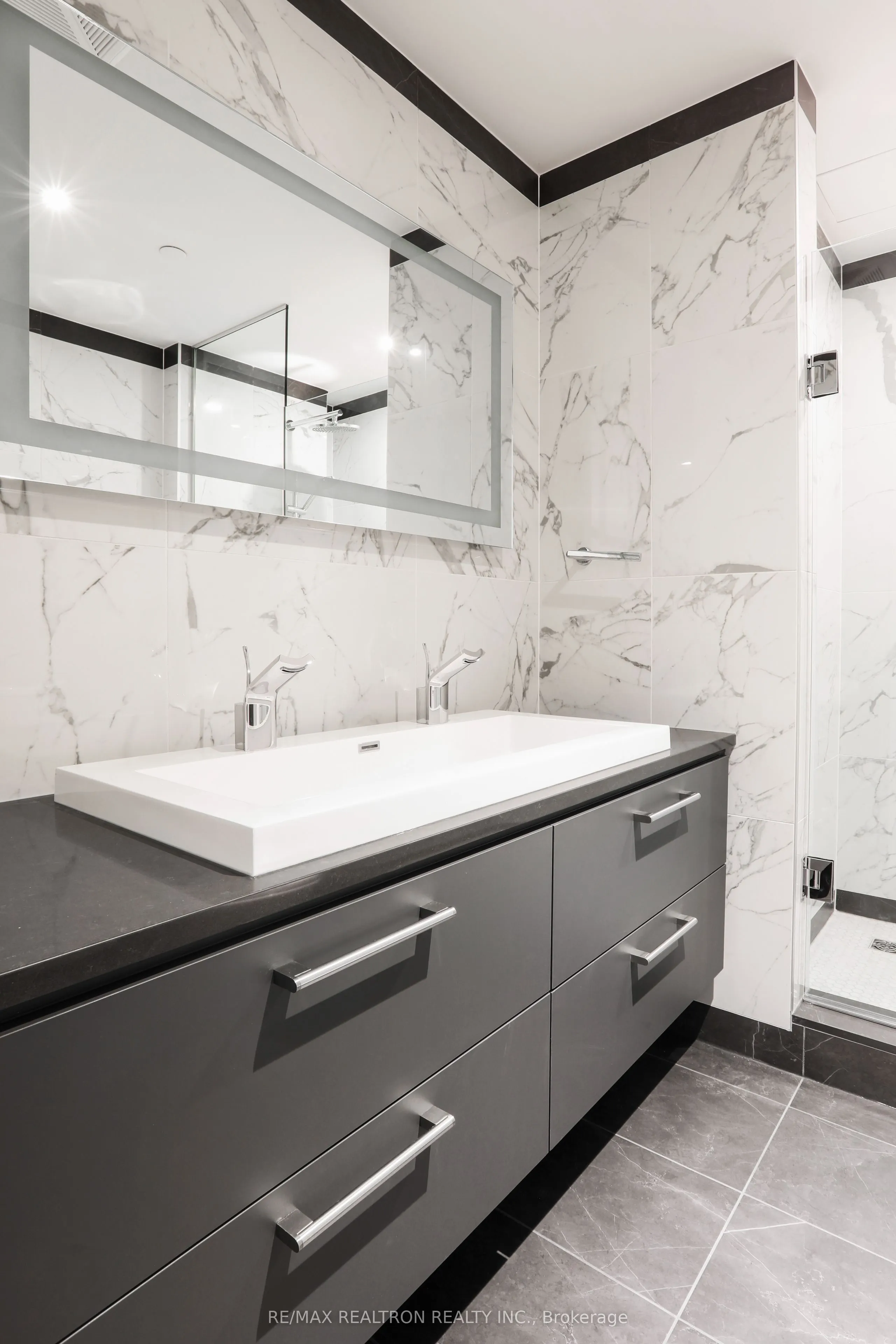 2 Clarendon Avenue, #208